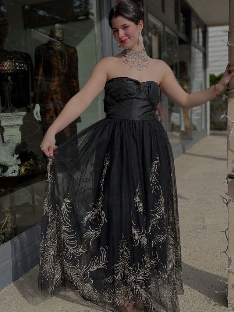 Vintage Dresses, Gowns in Greenwich | Vintage Dresses and Gowns in CT | Pre-owned Designer Gowns Sophia's Gallery