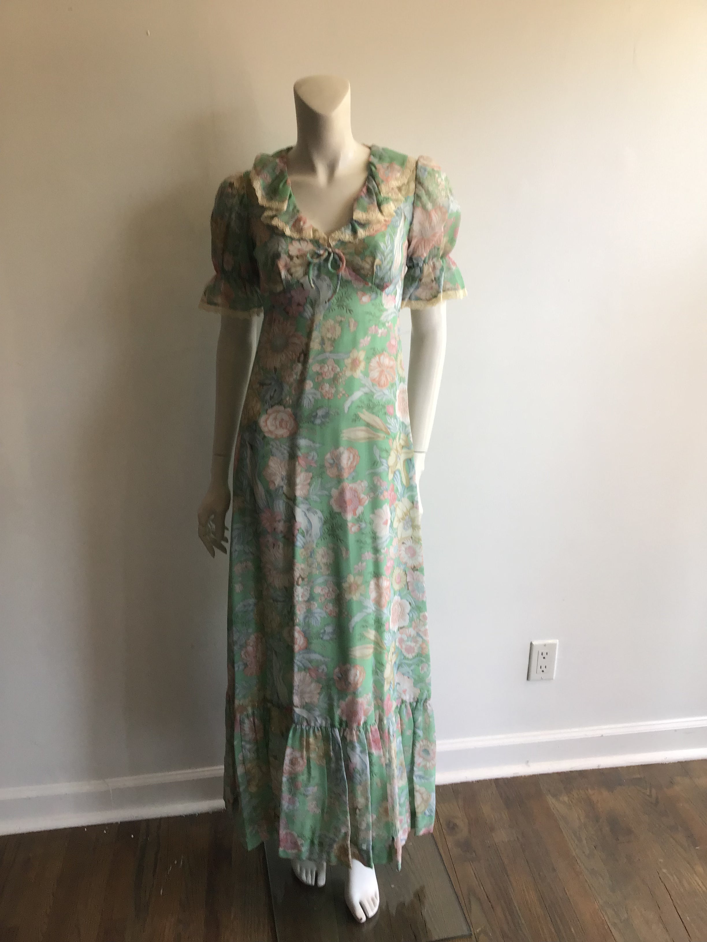 1970's Mint Green Floral Polyester Prairie Dress size 2-4 Sophia's Gallery 1970's Mint Green Floral Polyester Prairie Dress size 2-4 Sophia's Gallery