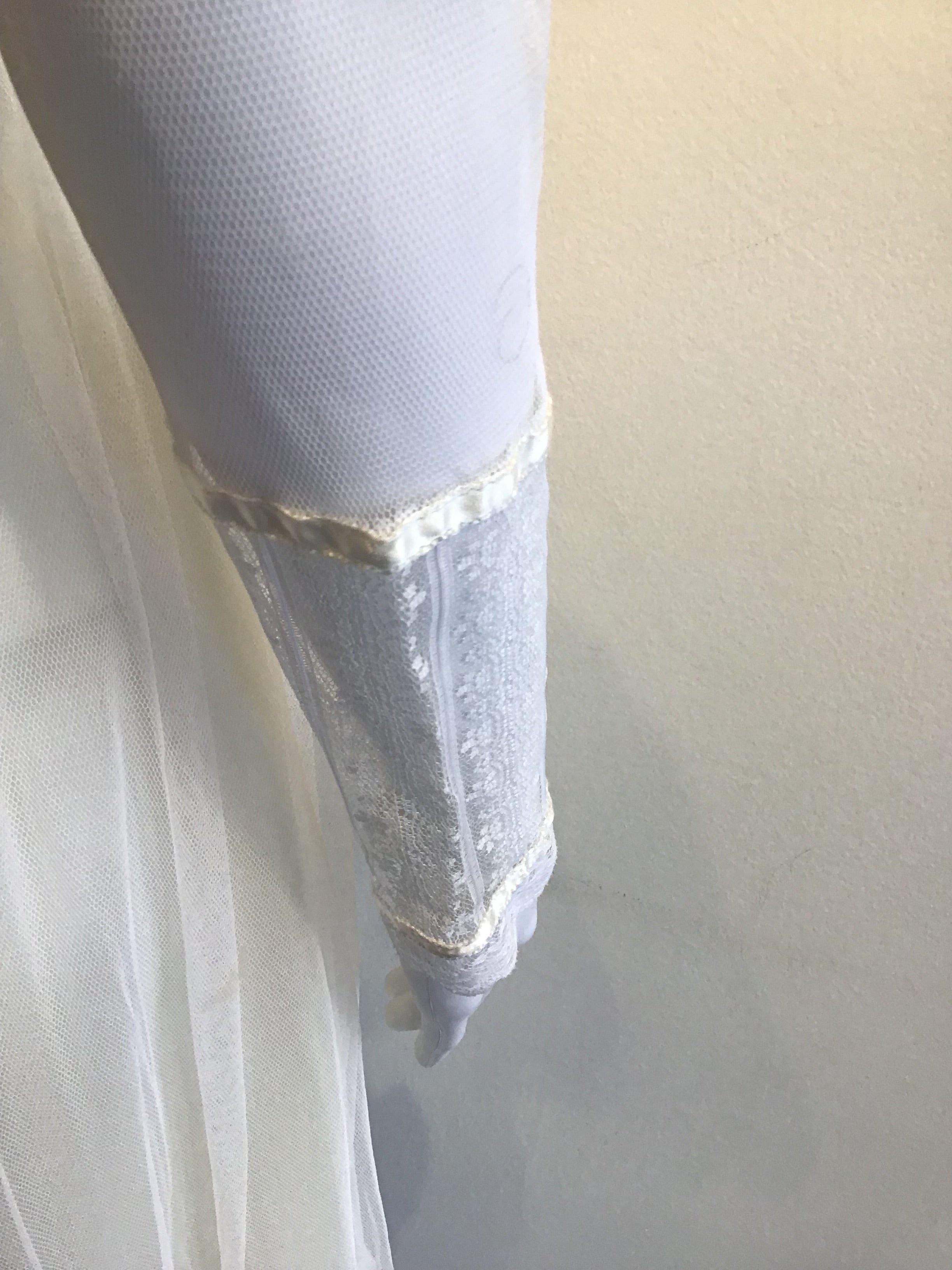 1980’s Gunne Sax White Polyester Net and Lace Wedding Dress Size 8