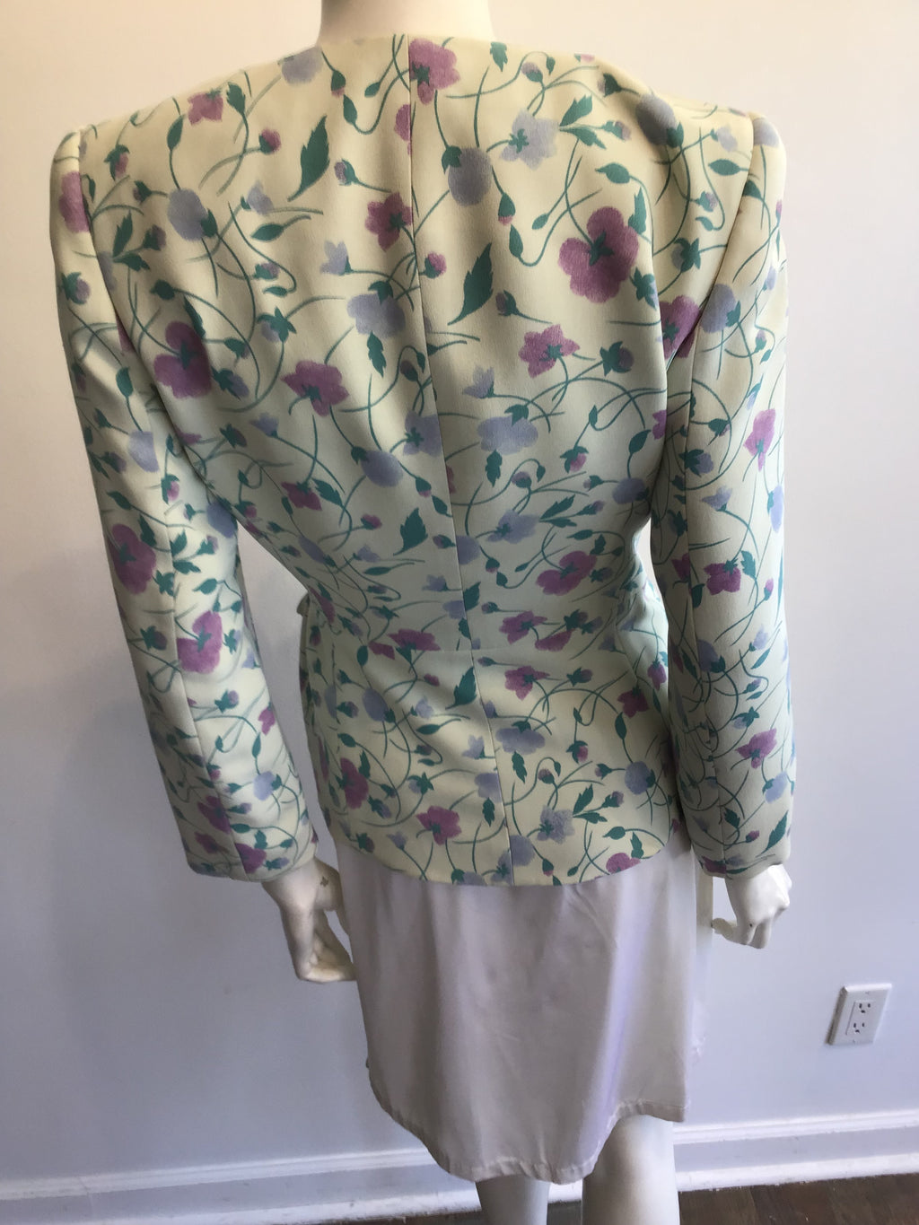 1980’s Light Green Floral Louis Féraud Silk Blend Wrap Jacket Size 4