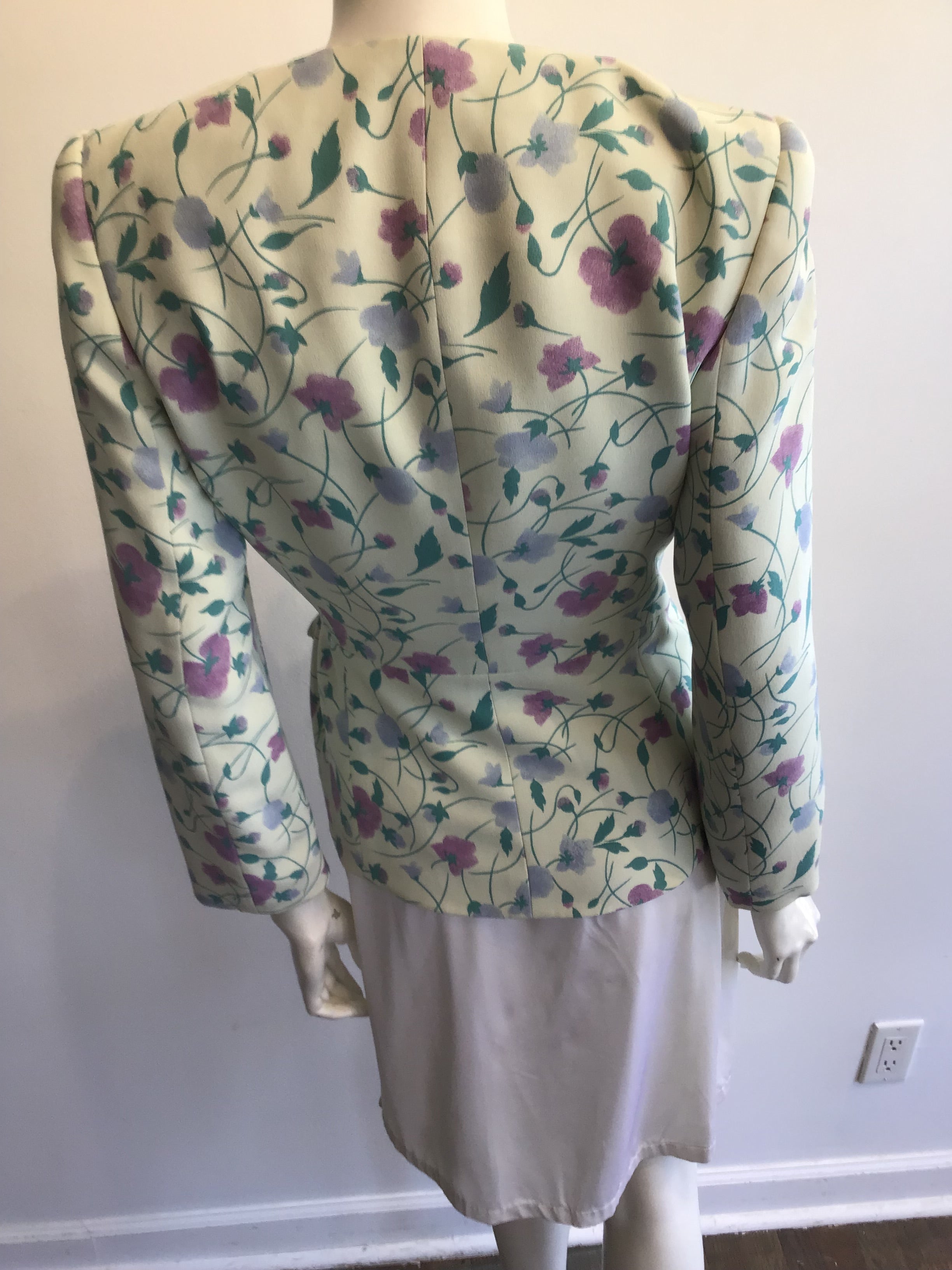 1980’s Light Green Floral Louis Féraud Silk Blend Wrap Jacket Size 4