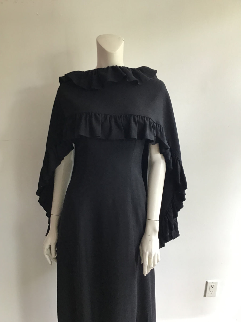 Late 1930s Silk Crepe Gown with Matching Cape Size 8