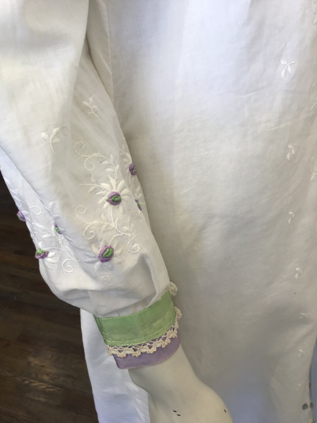 1970’s White Cotton Mary O’Donnell Embroidered Day Dress Size 4