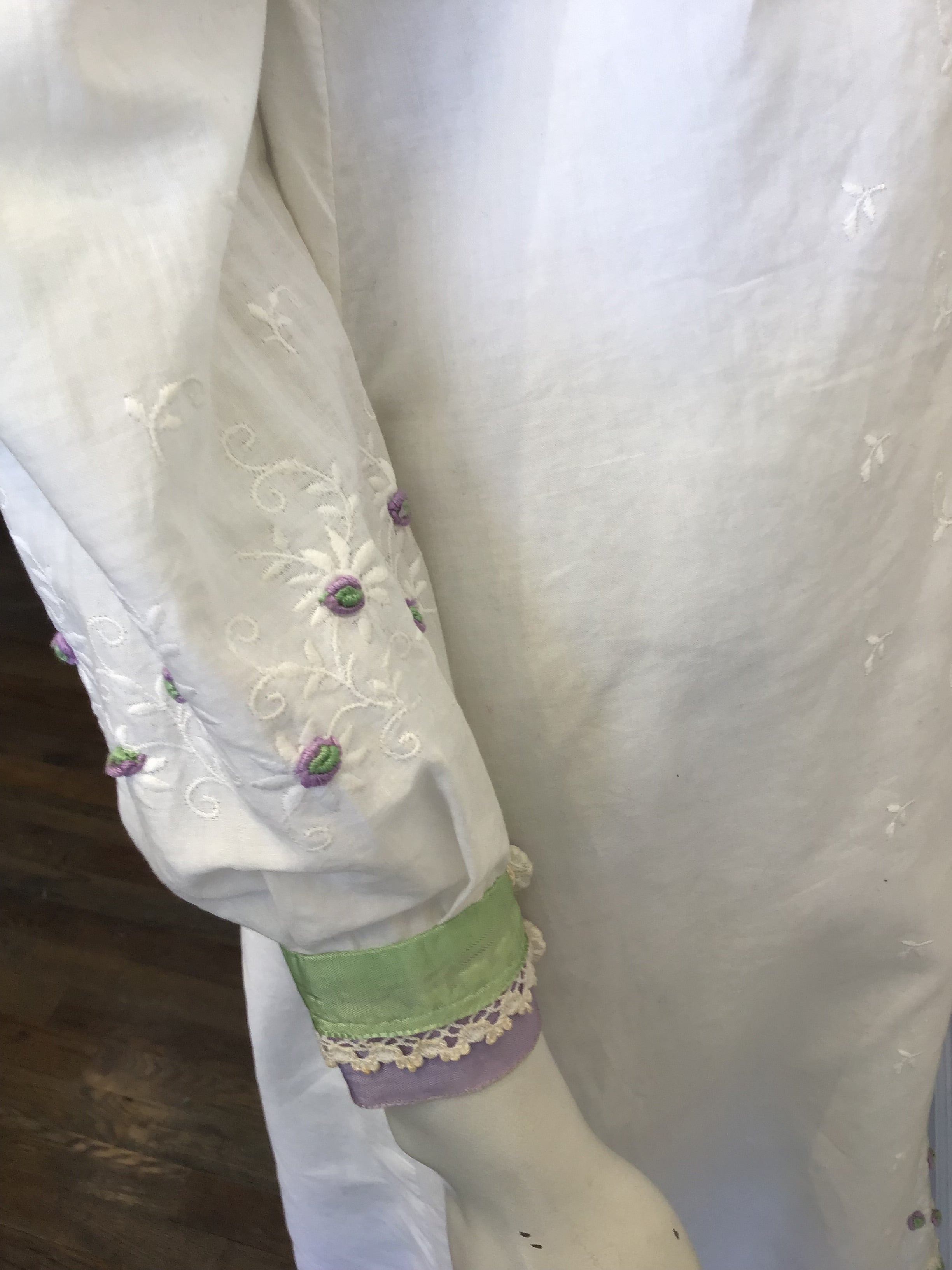 1970’s White Cotton Mary O’Donnell Embroidered Day Dress Size 4