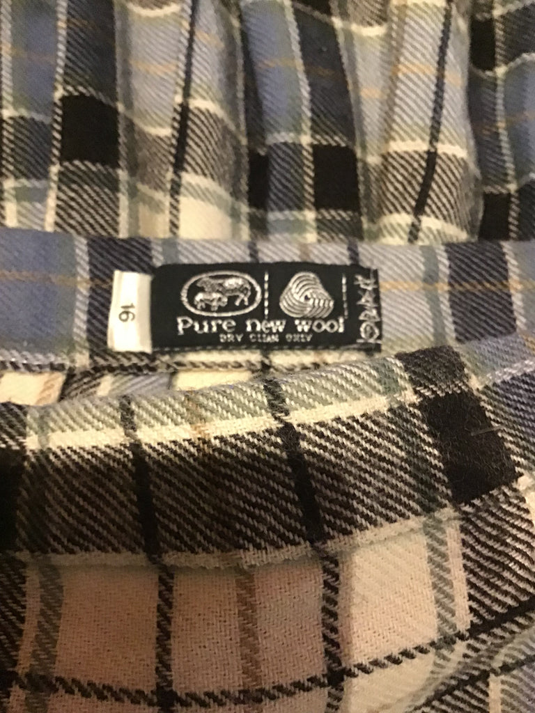 1960’s Wool Plaid Kilt Skirt Size 6