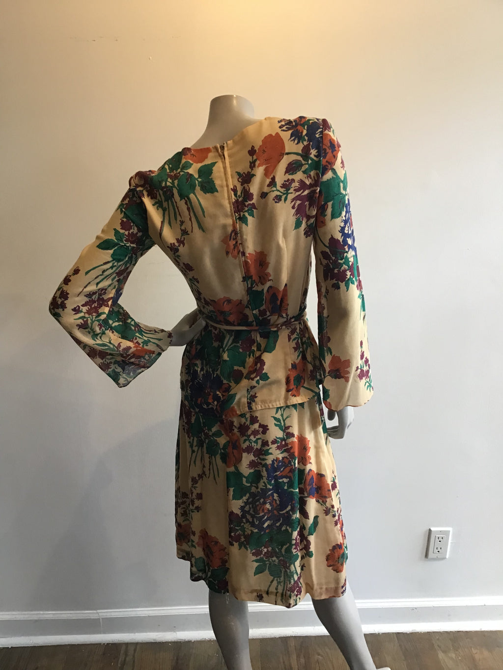 1970's St Williams  by Kay Unger 2 piece floral ensemble