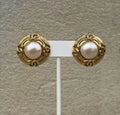 CHANEL CLIP ON PEARL EARRINGS 1980S