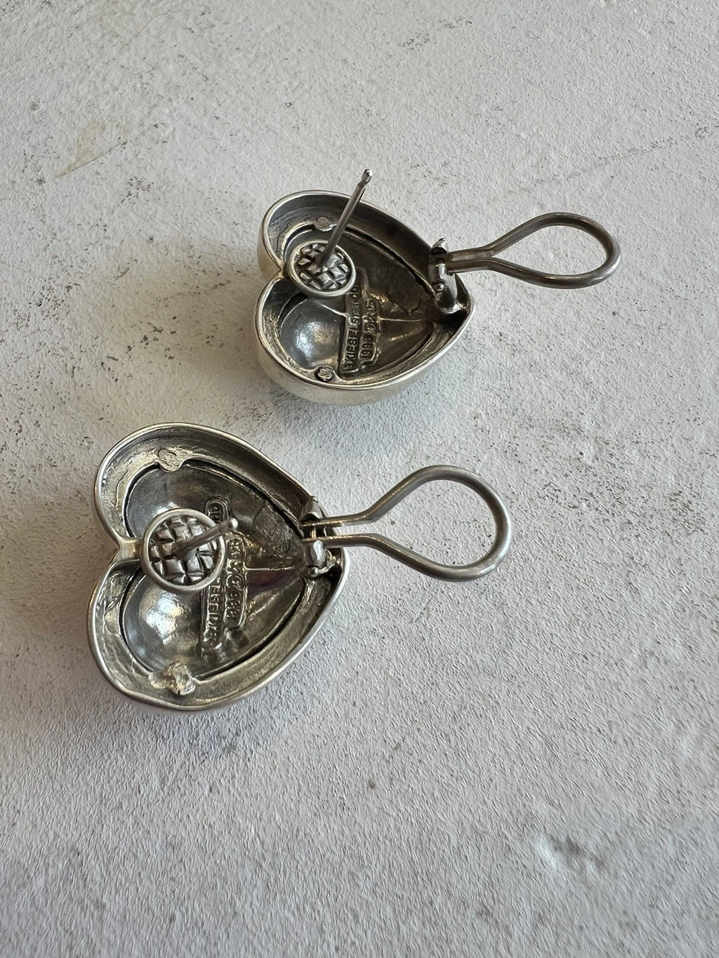 1996 BARRY KIESELSTEIN CORD STERLING SILVER OMEGA CLIP BRAIDED HEART EARRING