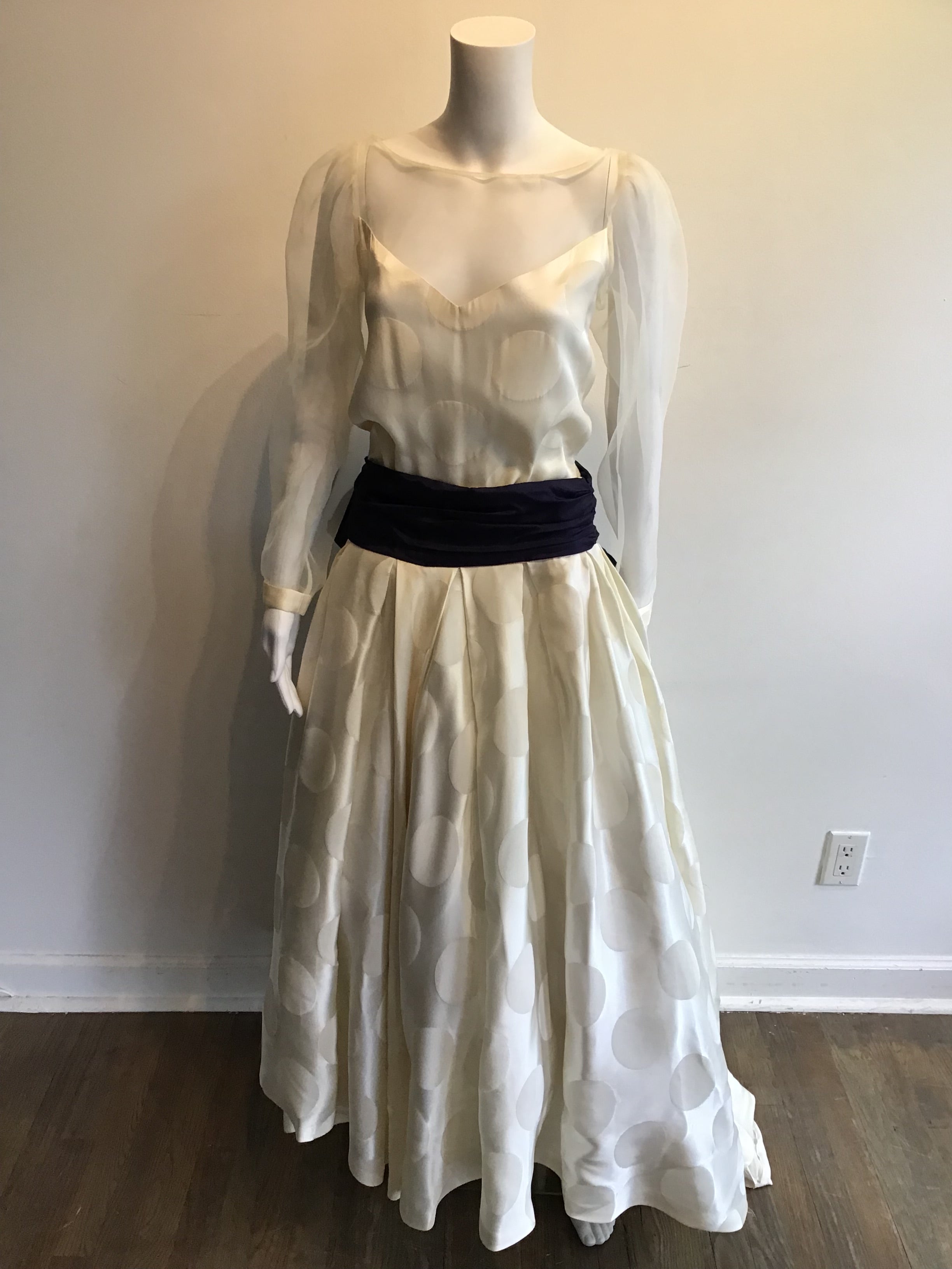 Late 1970’s white Silk Blend Evening Dress with Navy Sash Size 4