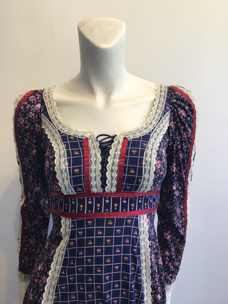 1970s Gunne Sax Blue and Pink Floral Cotton Prairie Dress Size 4