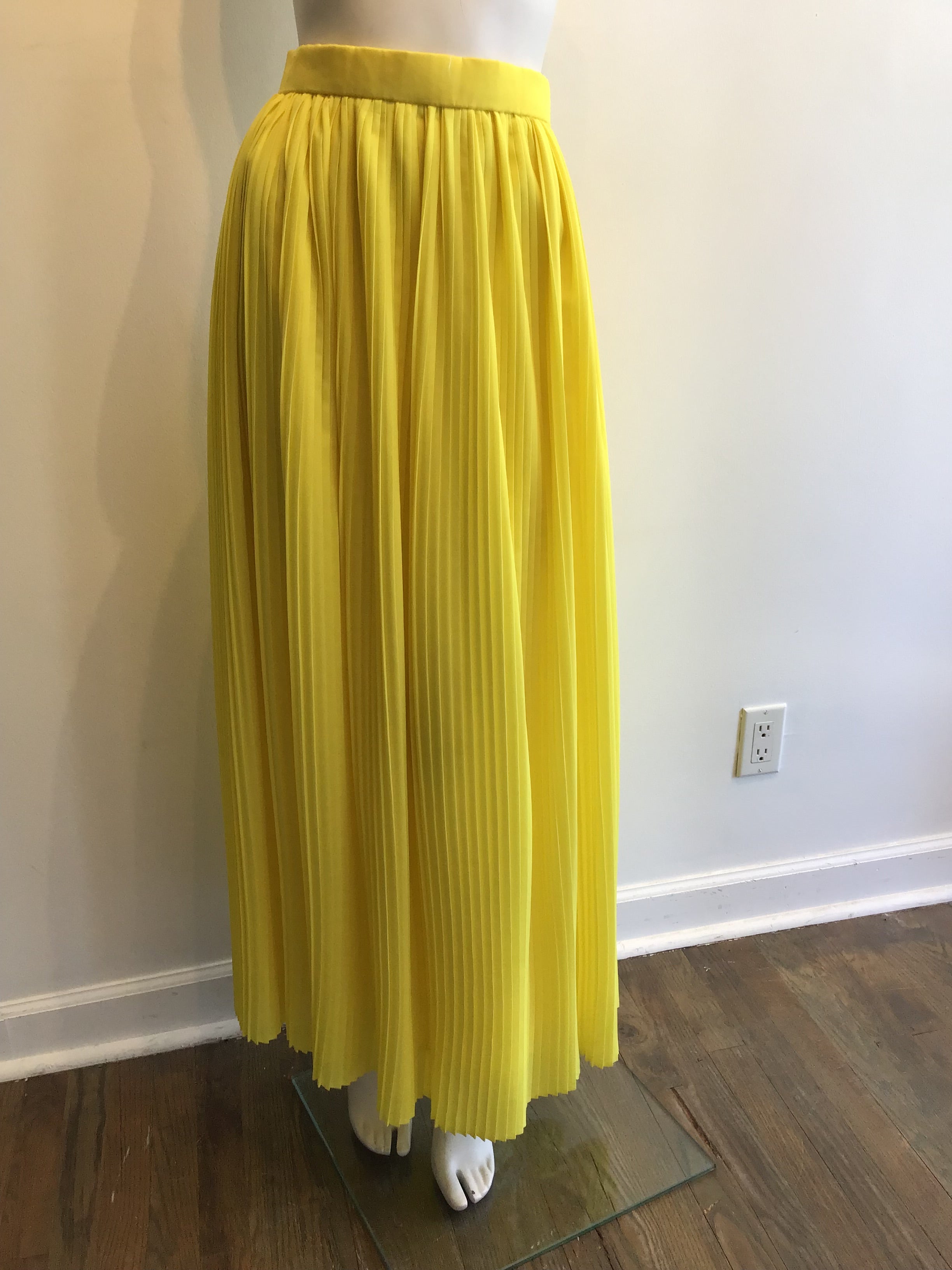 1980’s Canary Yellow Mary O’Donnell Silk blend Pleated Skirt Size 3/4