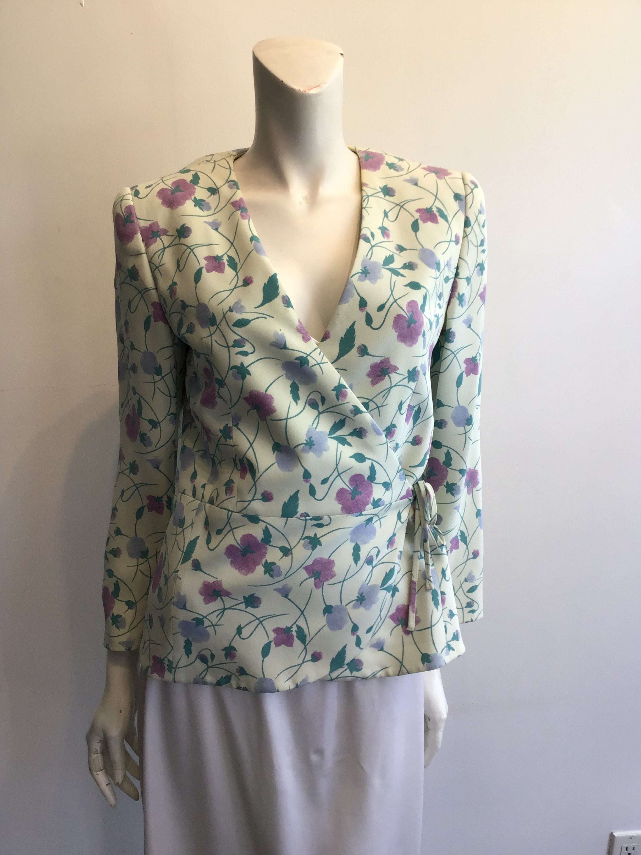 1980’s Light Green Floral Louis Féraud Silk Blend Wrap Jacket Size 4