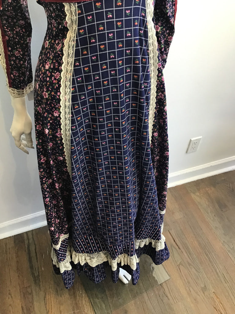 1970s Gunne Sax Blue and Pink Floral Cotton Prairie Dress Size 4
