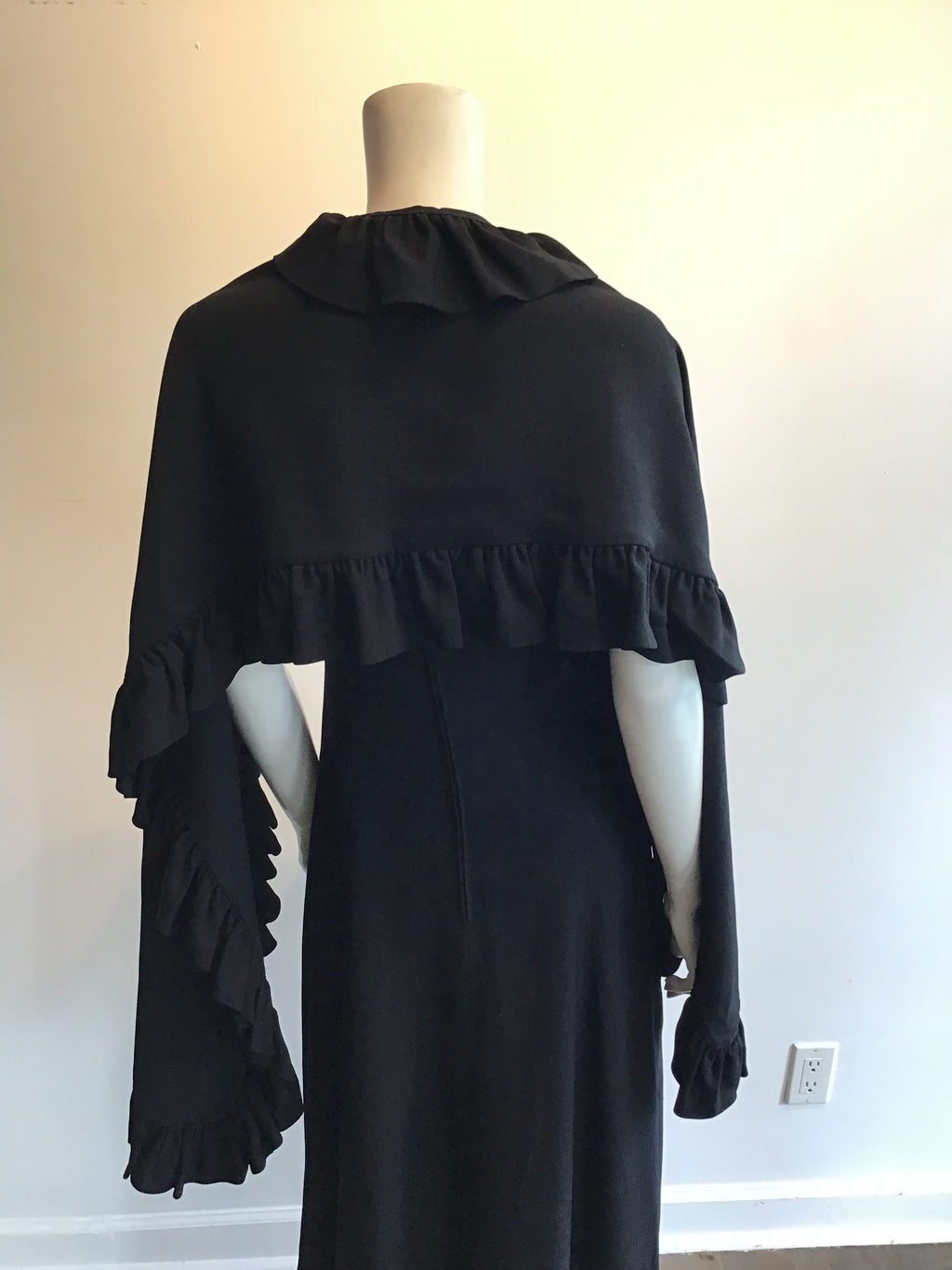 Late 1930s Silk Crepe Gown with Matching Cape Size 8