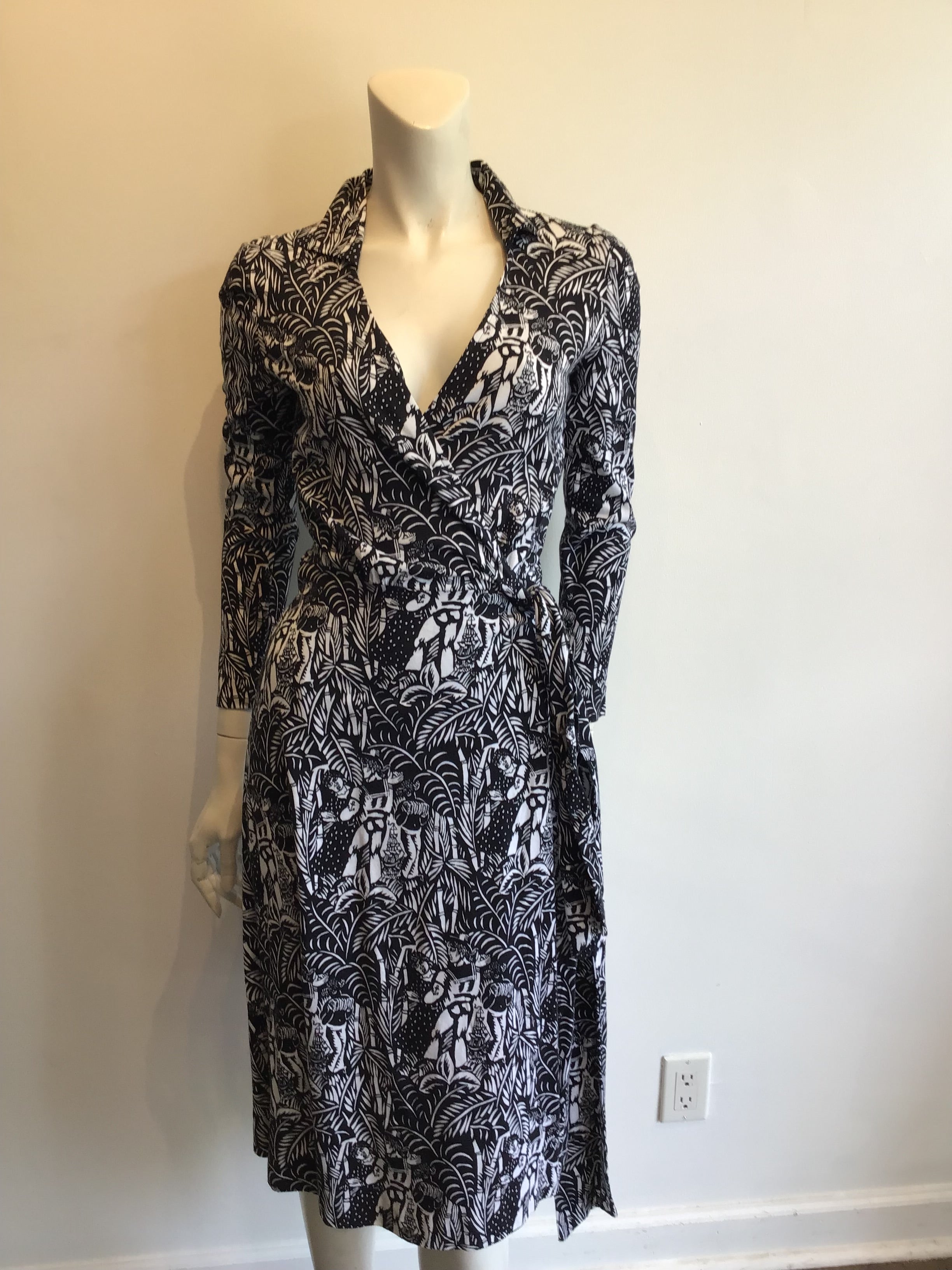1970’s Black/White Diane Von Fürstenberg Cotton/Rayon Wrap Dress Size 8