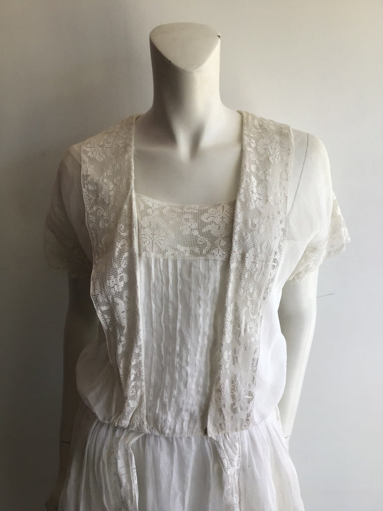 white square necked, short sleeved  cotton lawn dress circa 1918