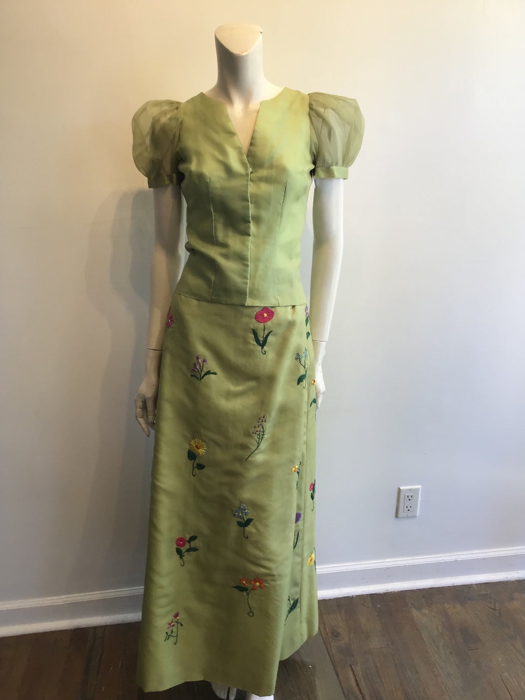 1980’s Celery Green 2 piece Silk Mary O’Donnell Evening Ensemble Size 2