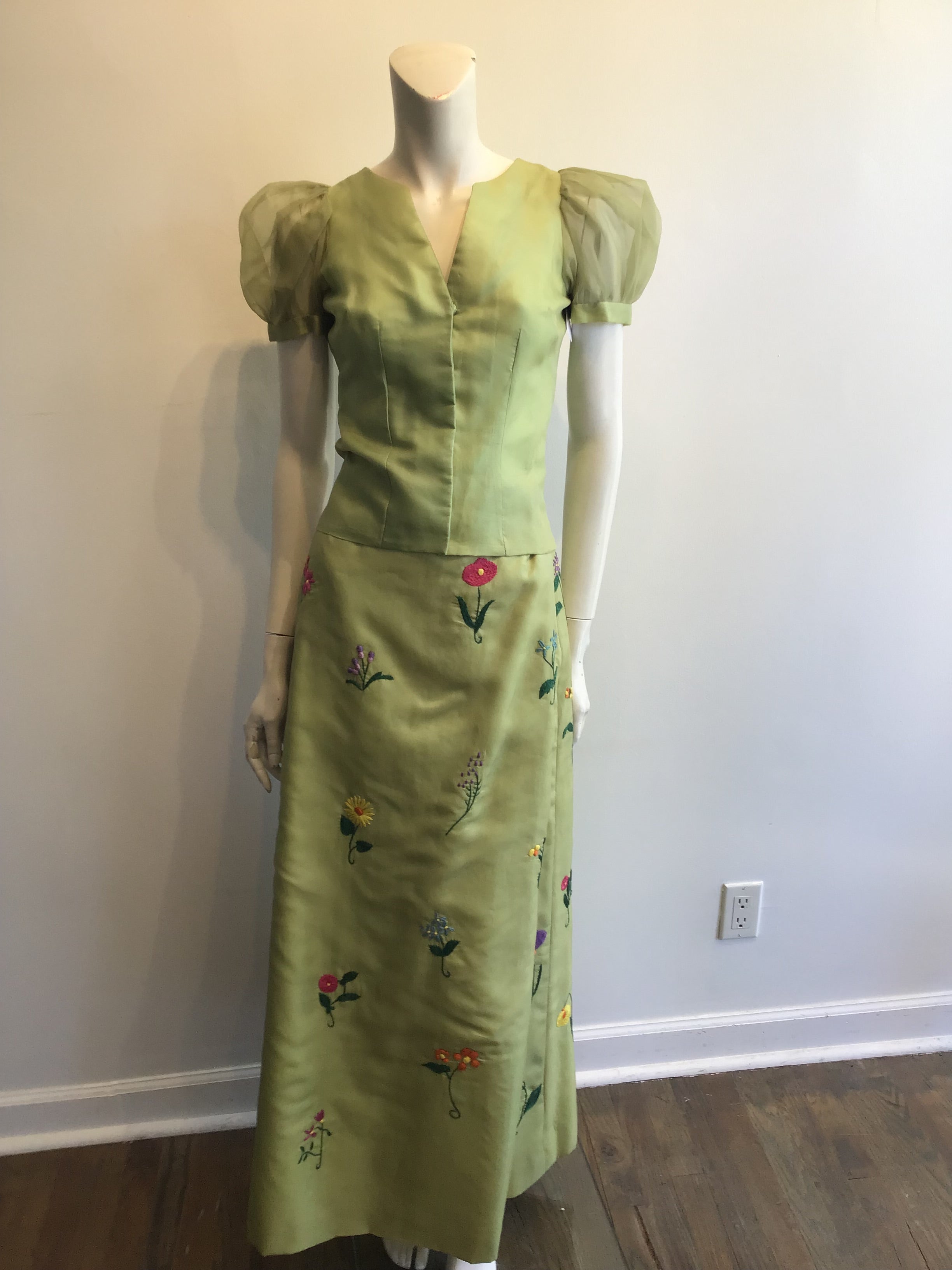 1980’s Celery Green 2 piece Silk Mary O’Donnell Evening Ensemble Size 2