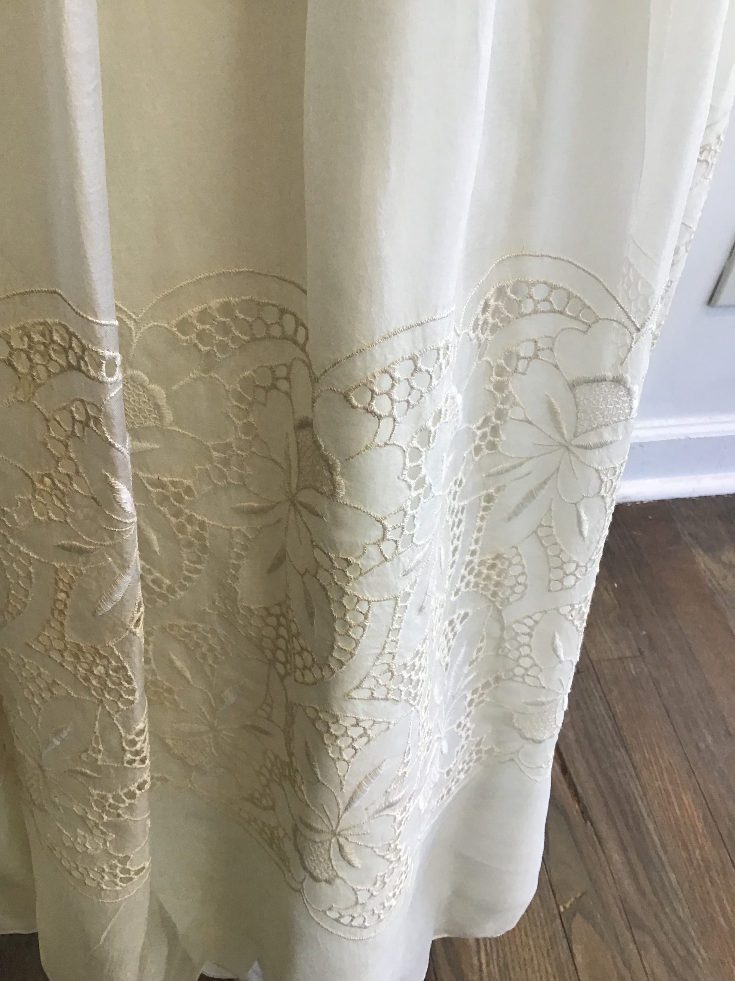 1950s Cream Embroidered Organza Gown Size 0-2