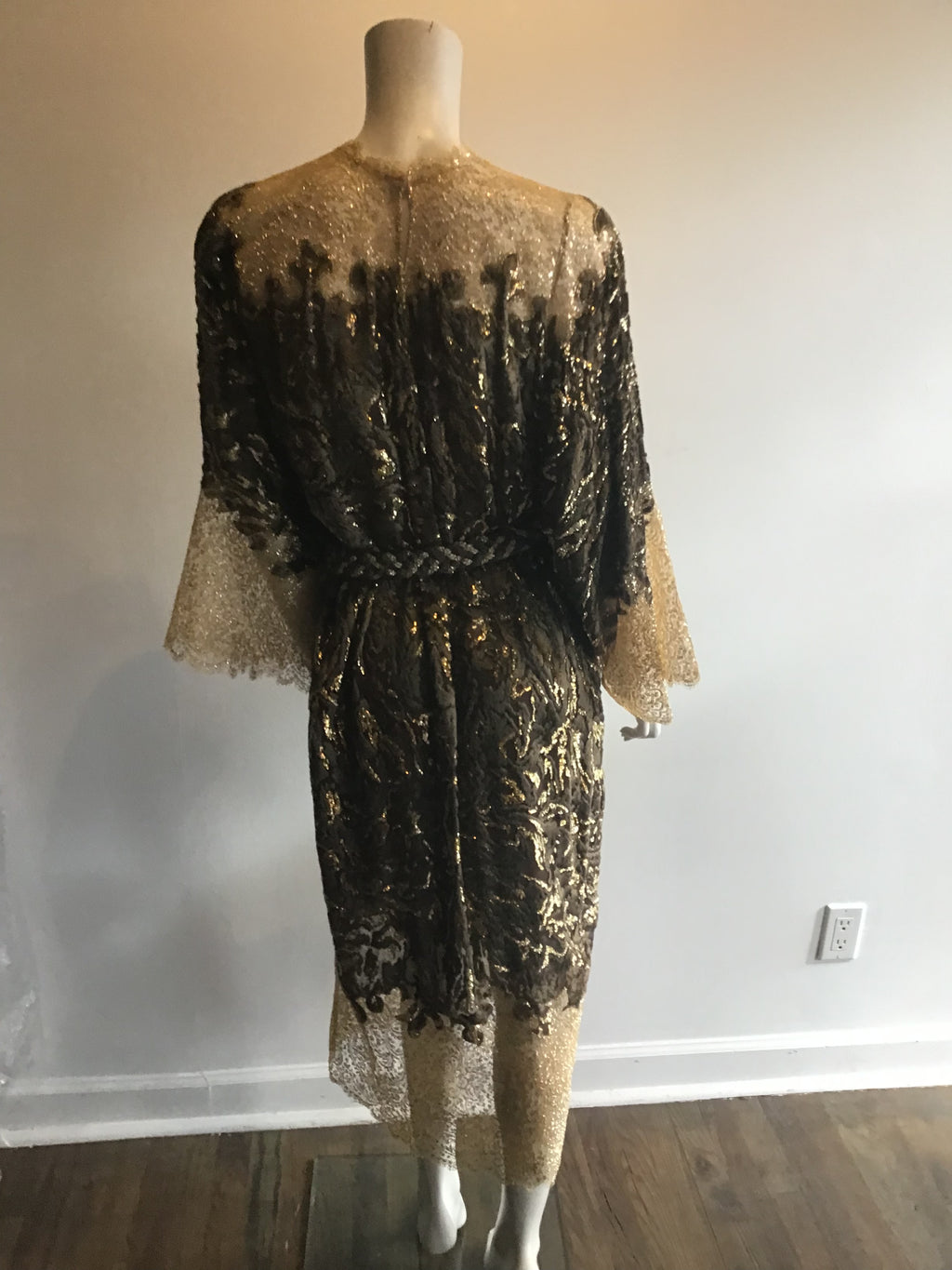 1980s Oscar de La Renta Gold Lace and Flocked Velvet Chemise Style Cocktail Dress with belt Size 8