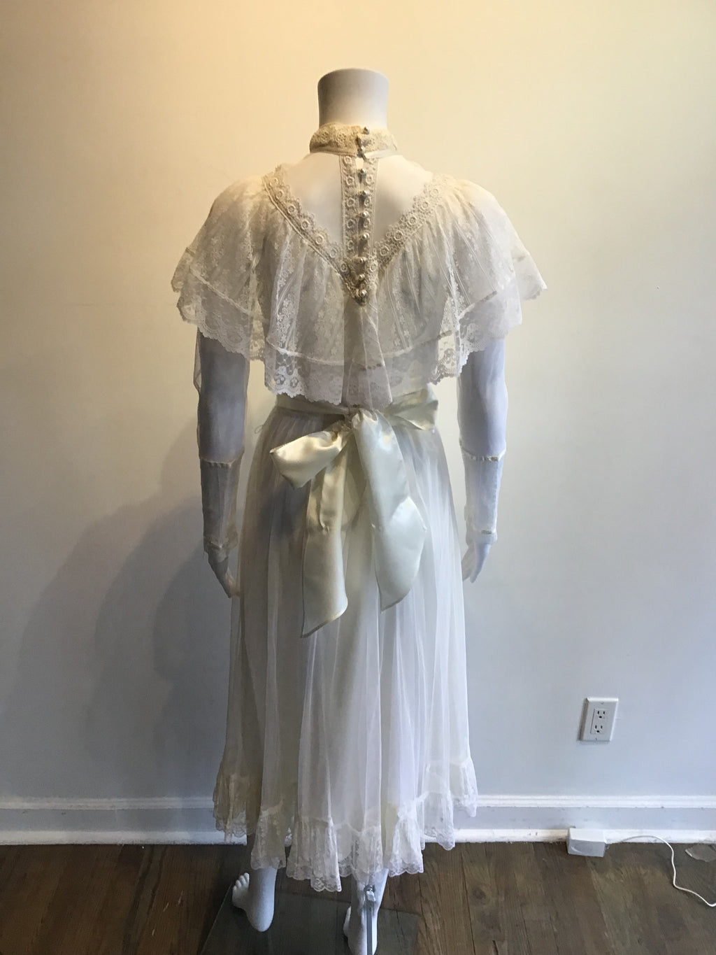 1980’s Gunne Sax White Polyester Net and Lace Wedding Dress Size 8