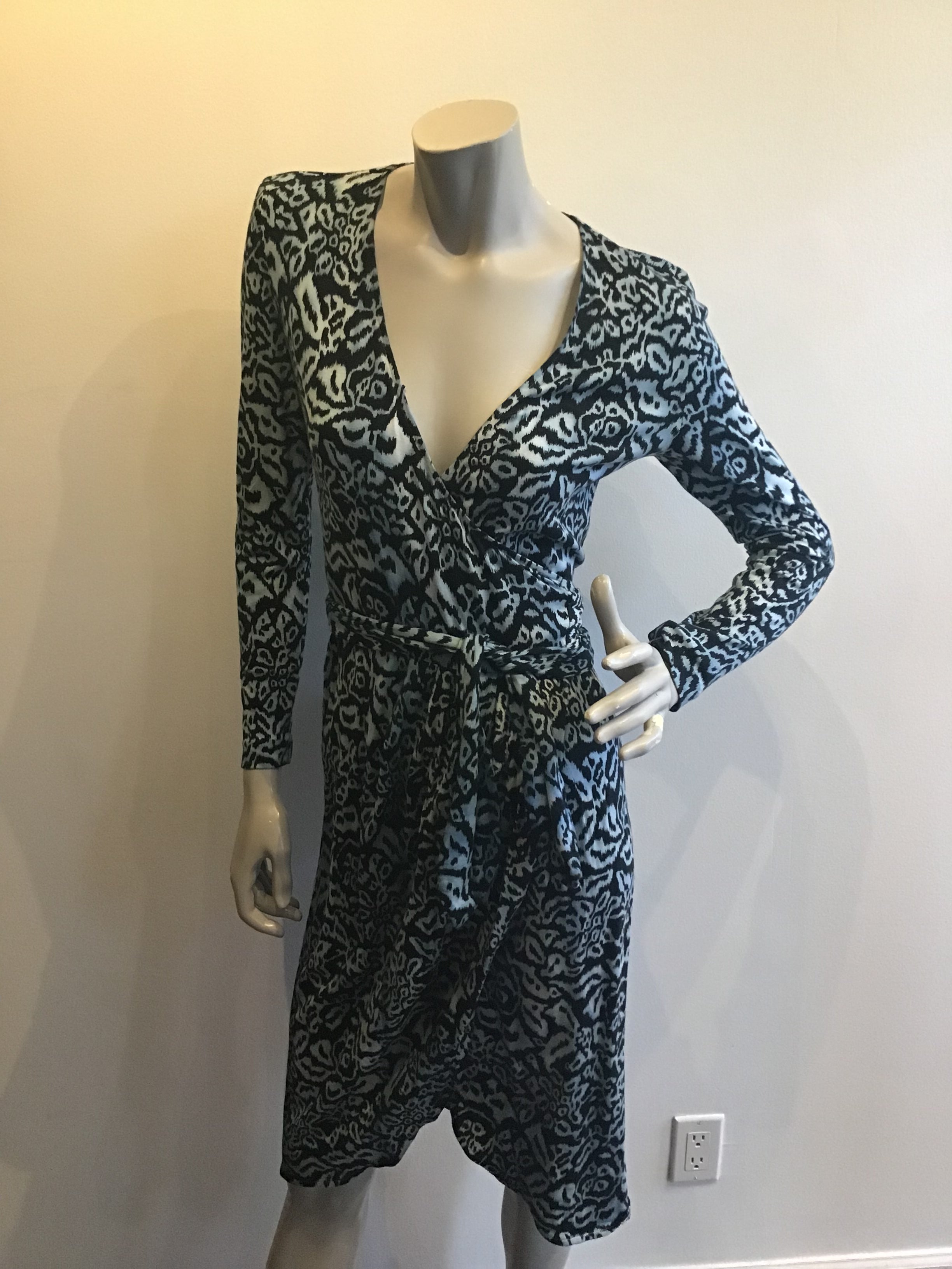 vintage 1970s diane von furstenberg blue black printed cotton jersey dress
