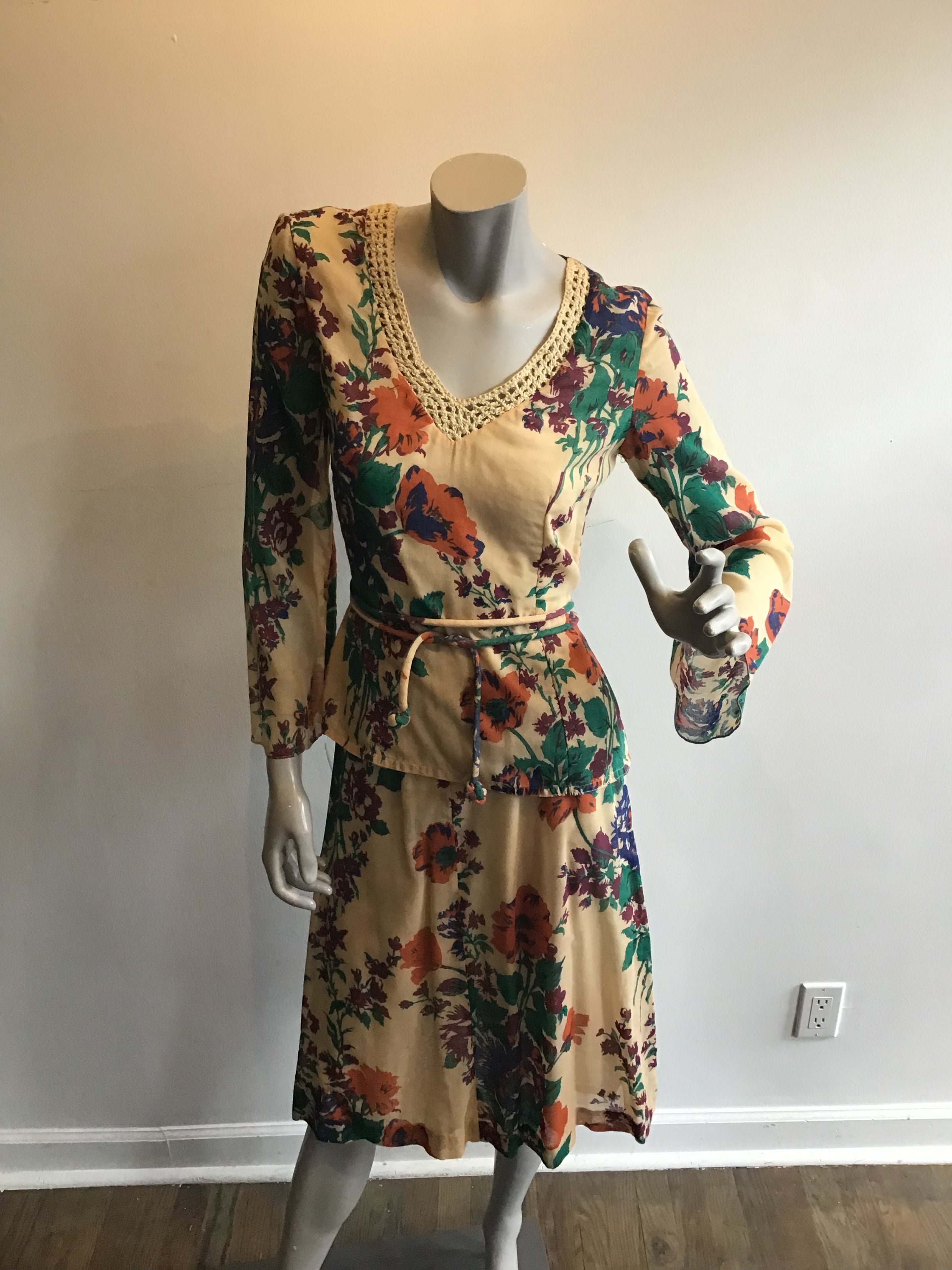 1970's St Williams  by Kay Unger 2 piece floral ensemble