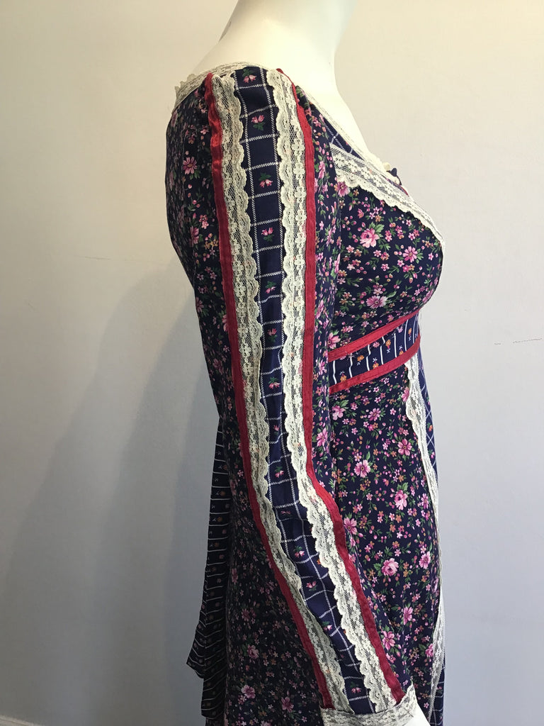 1970s Gunne Sax Blue and Pink Floral Cotton Prairie Dress Size 4