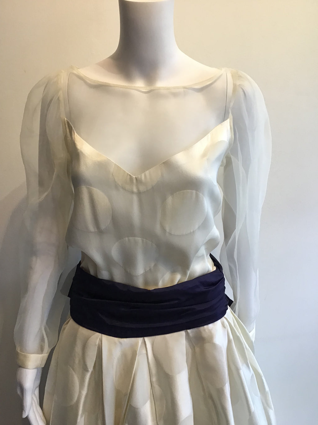 Late 1970’s white Silk Blend Evening Dress with Navy Sash Size 4