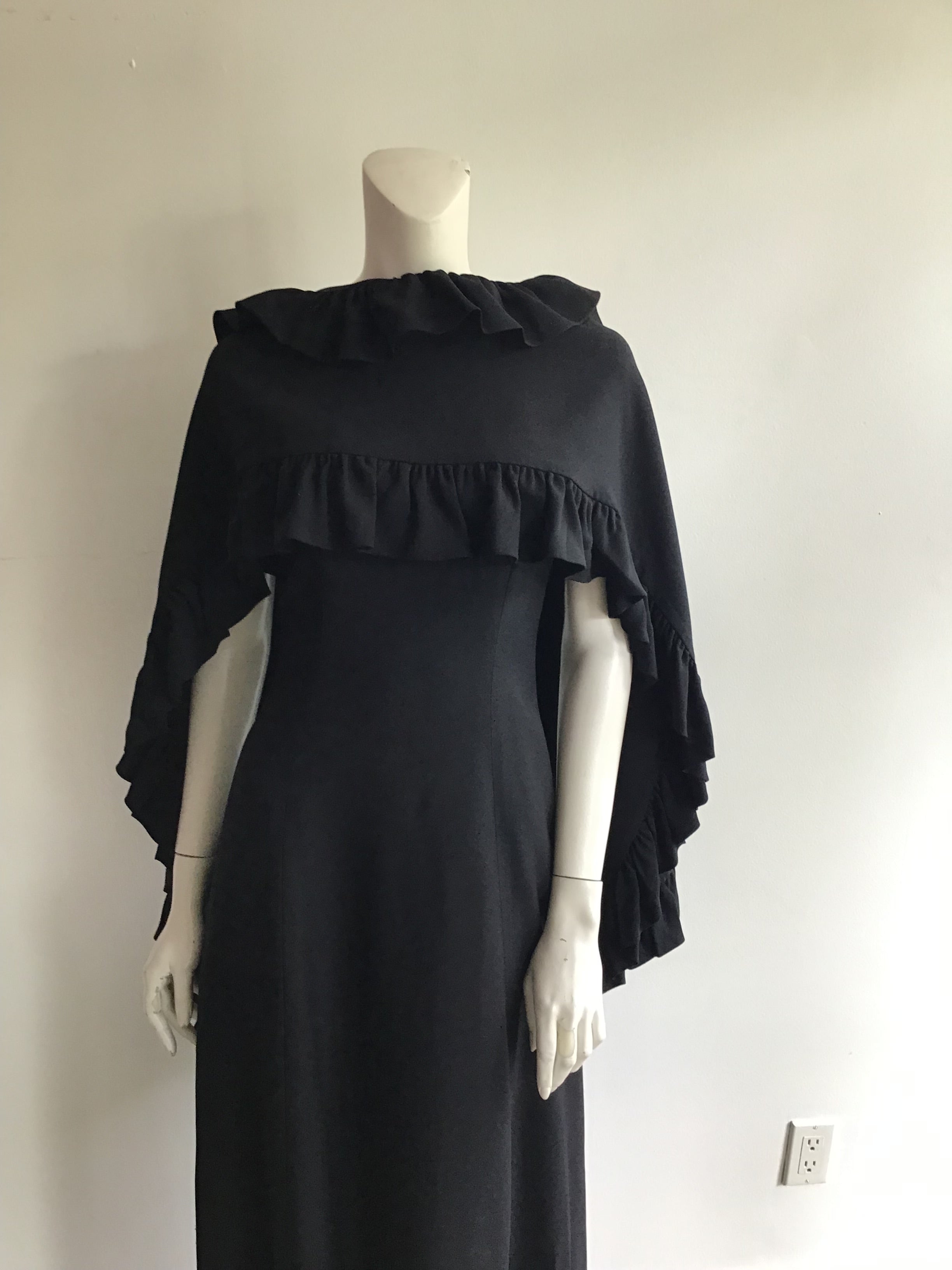 Late 1930s Silk Crepe Gown with Matching Cape Size 8