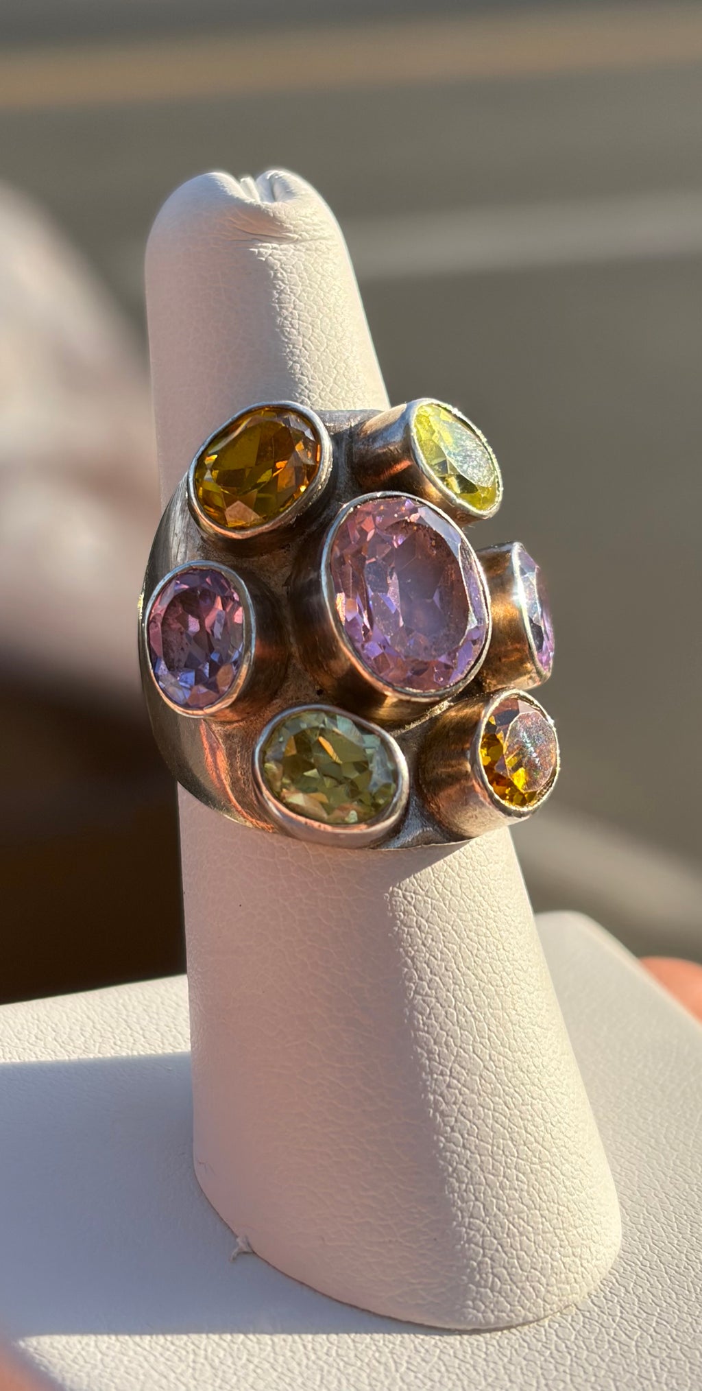 1980S STERLING RING WITH SEMI PRECIOUS STONES  SIZE 7