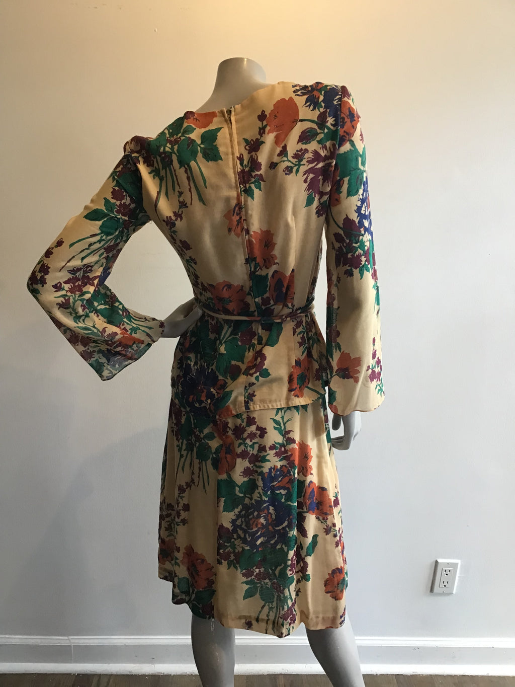1970's St Williams  by Kay Unger 2 piece floral ensemble