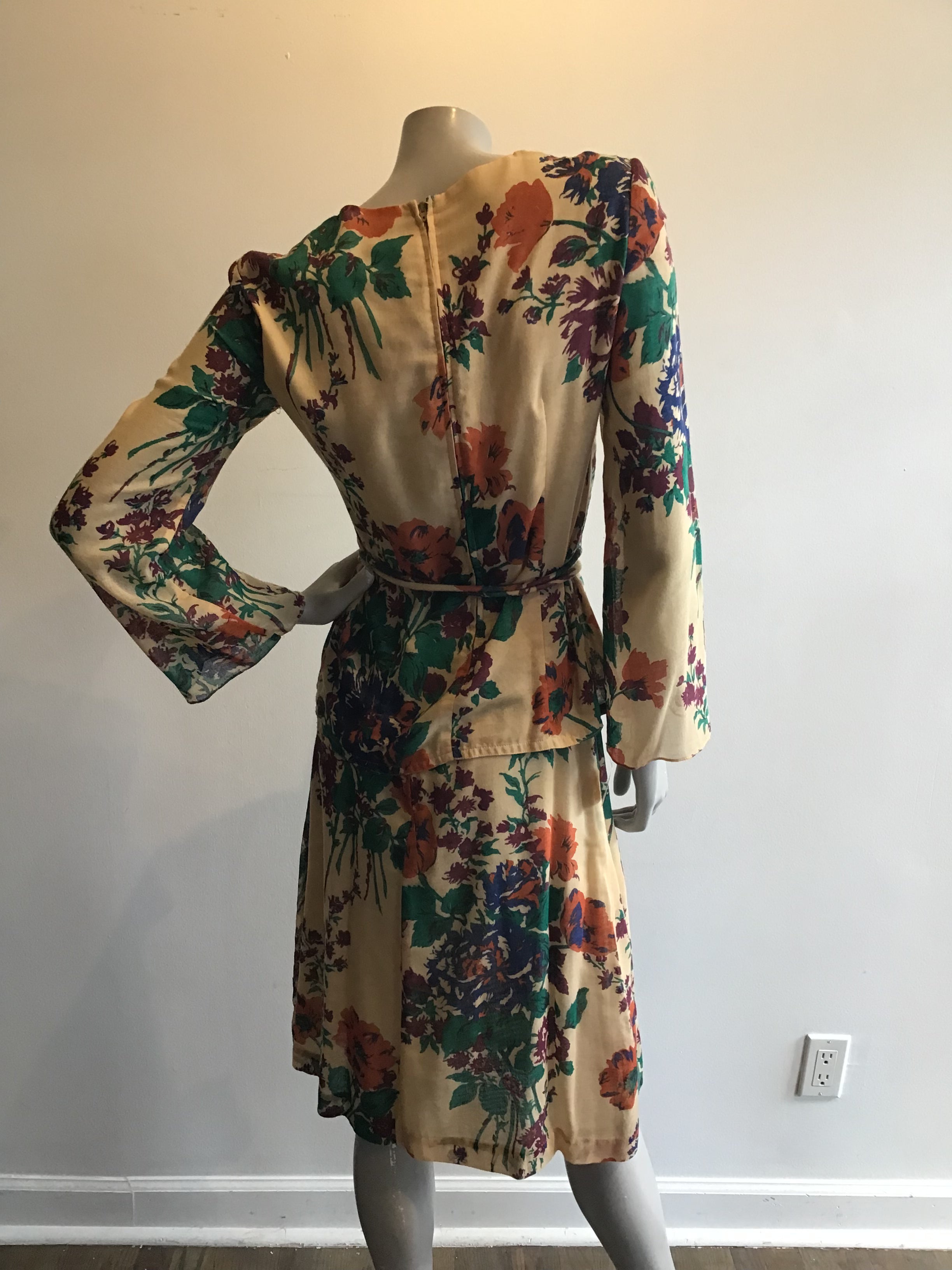 1970's St Williams  by Kay Unger 2 piece floral ensemble