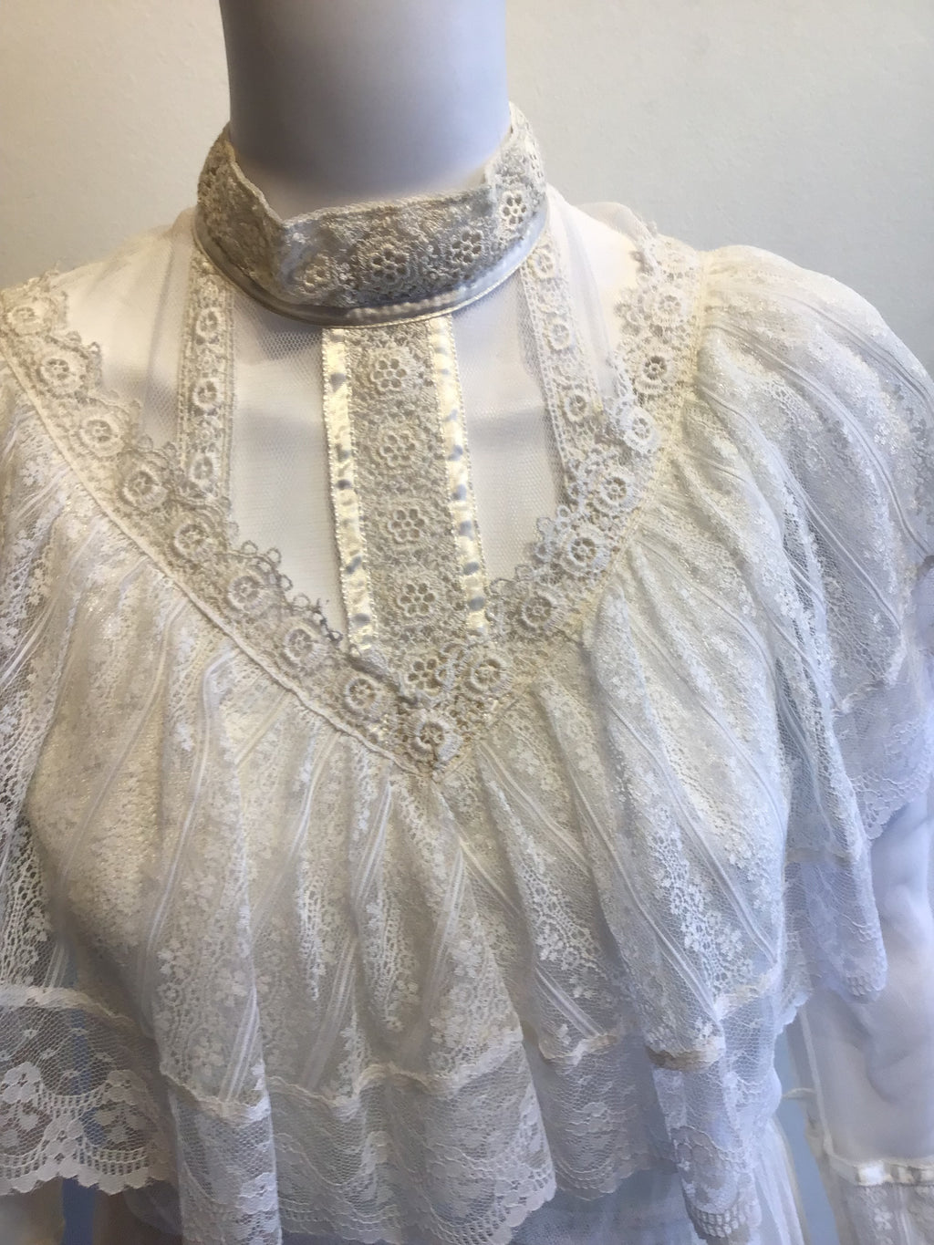 1980’s Gunne Sax White Polyester Net and Lace Wedding Dress Size 8