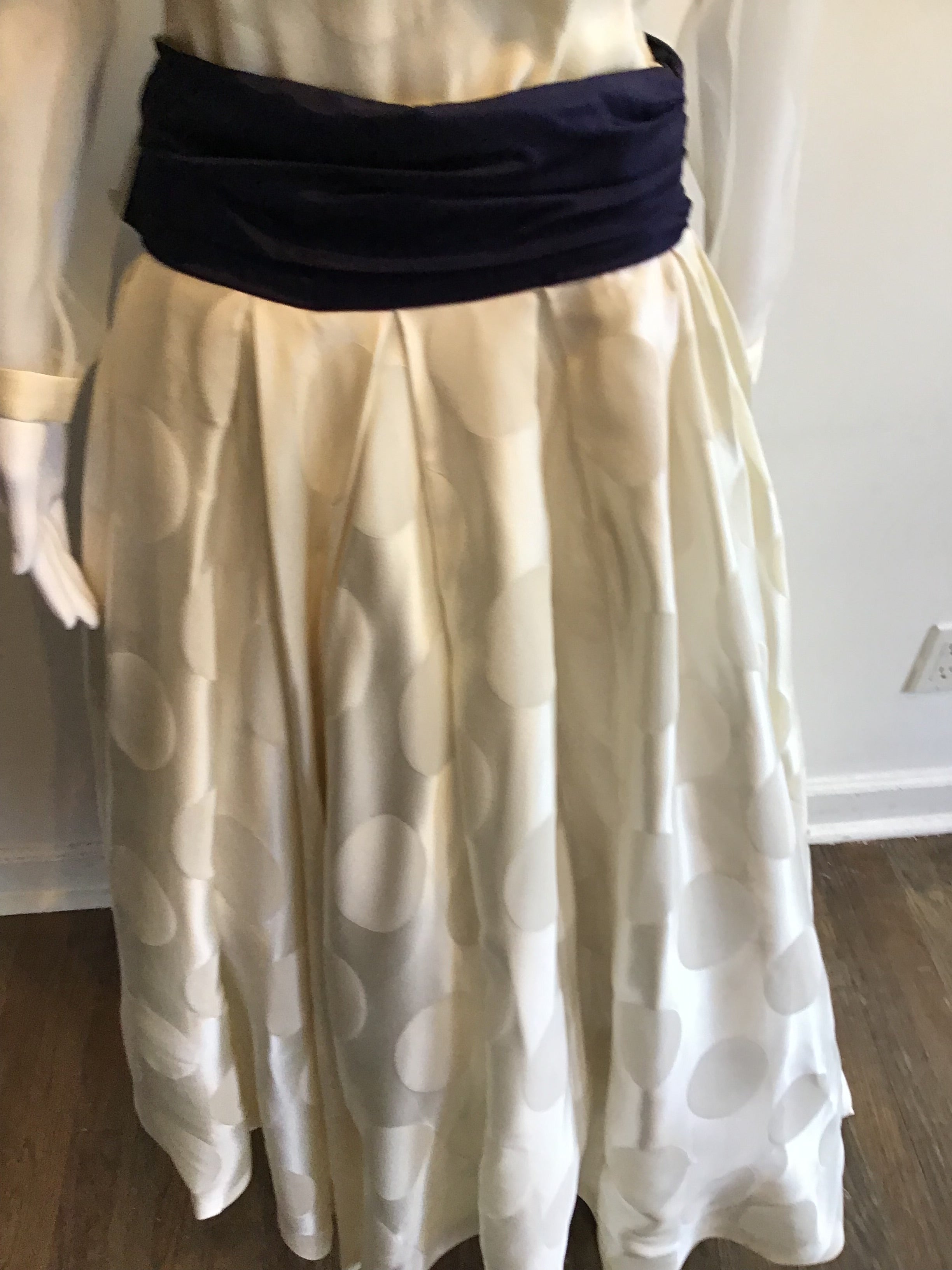 Late 1970’s white Silk Blend Evening Dress with Navy Sash Size 4