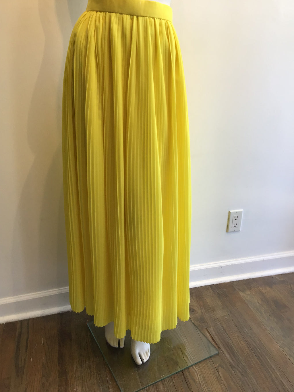 1980’s Canary Yellow Mary O’Donnell Silk blend Pleated Skirt Size 3/4