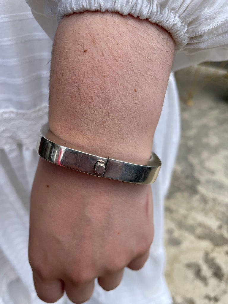 Sterling Mexican 1970s Bangle with Squared /rounded Edges