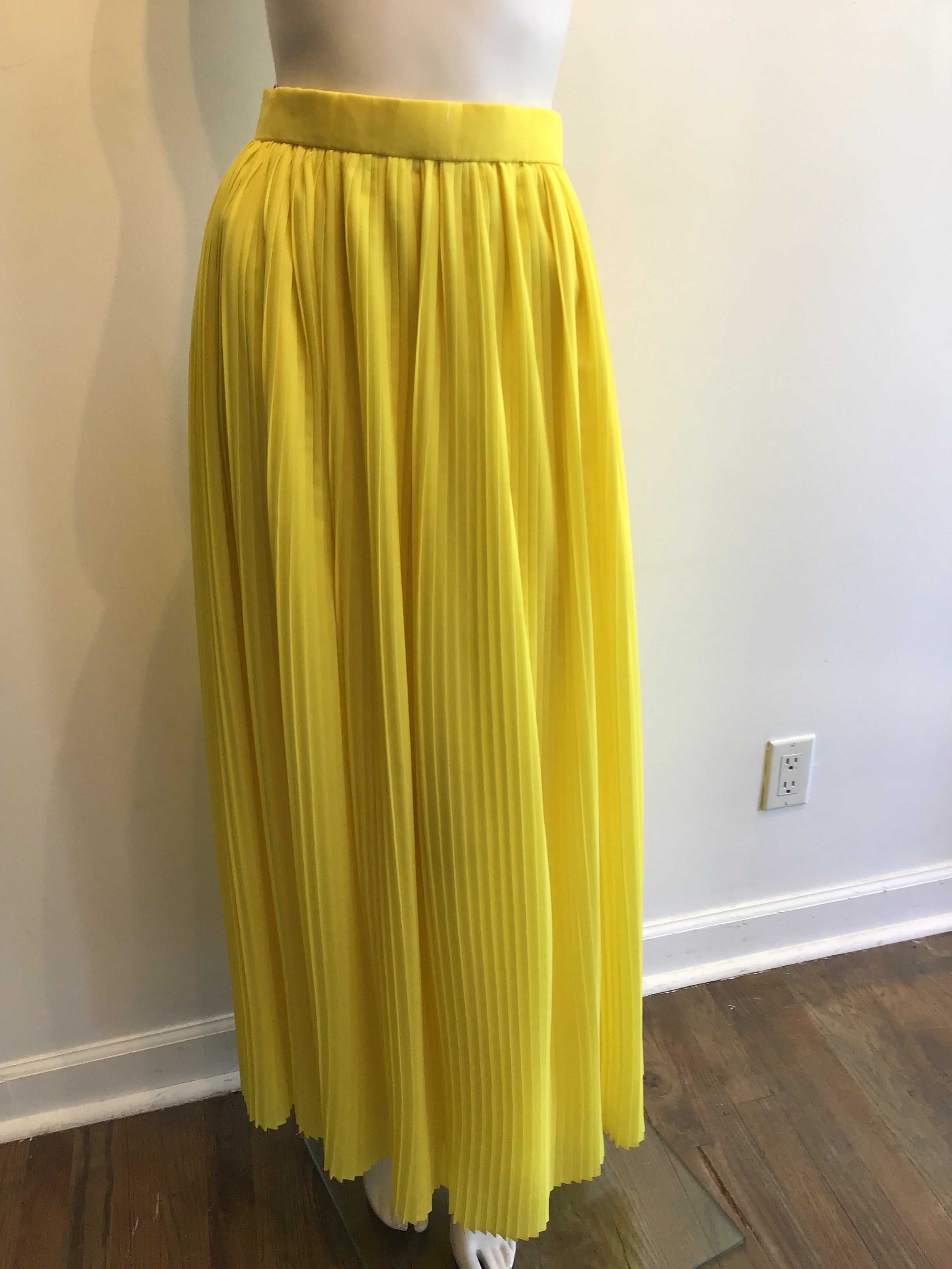 1980’s Canary Yellow Mary O’Donnell Silk blend Pleated Skirt Size 3/4