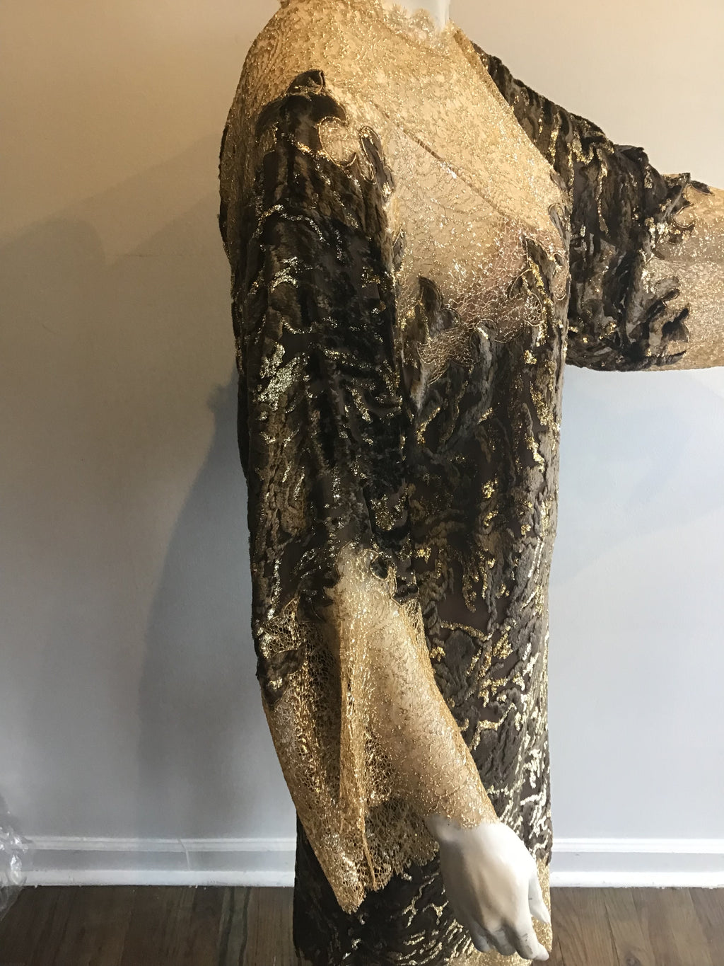 1980s Oscar de La Renta Gold Lace and Flocked Velvet Chemise Style Cocktail Dress with belt Size 8