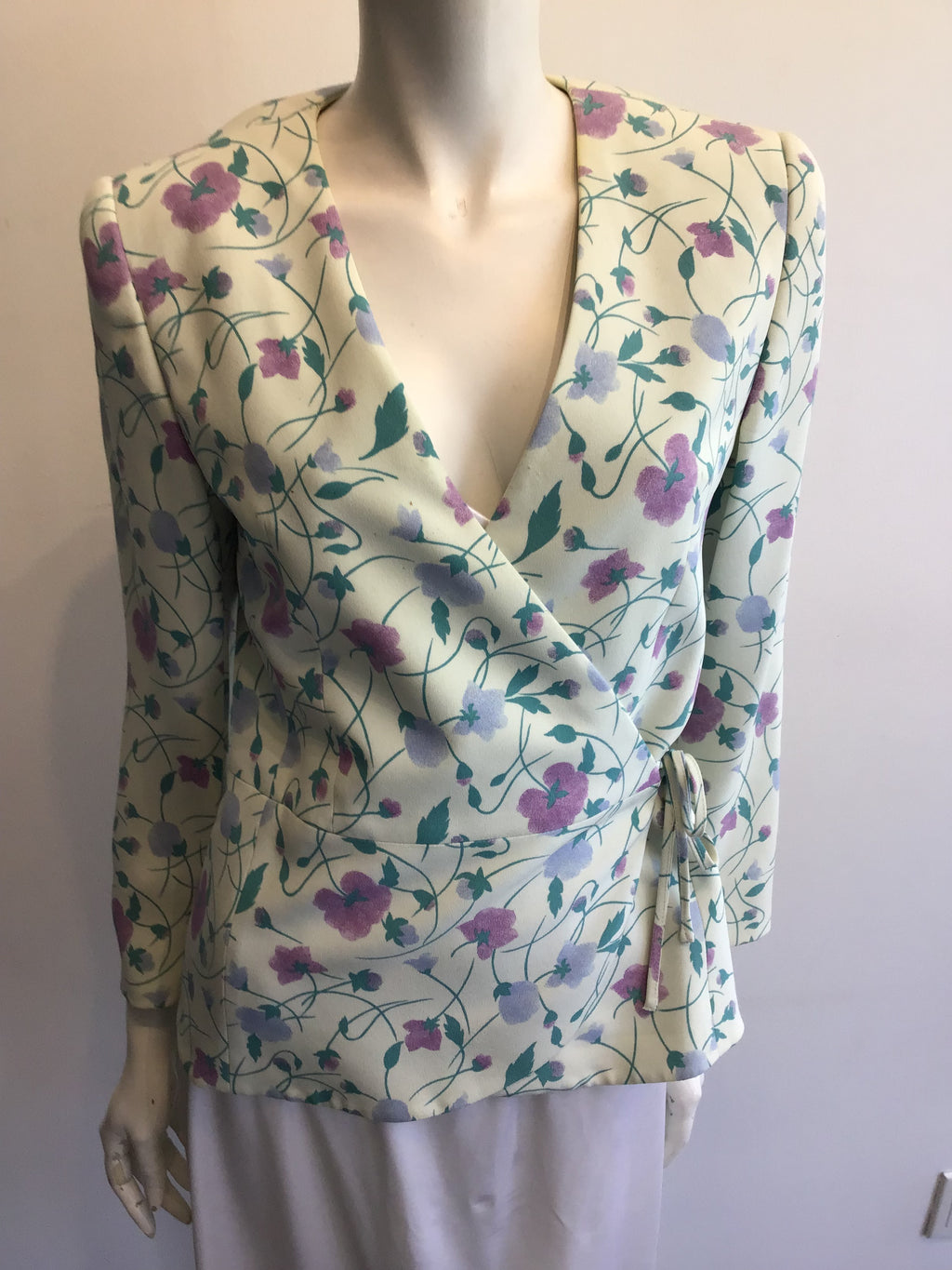 1980’s Light Green Floral Louis Féraud Silk Blend Wrap Jacket Size 4