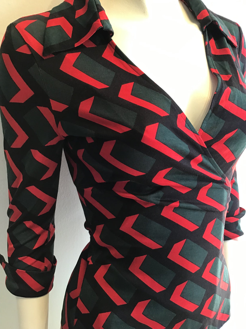2000 Diane Von Fürstenberg Red and Black Top Size 6