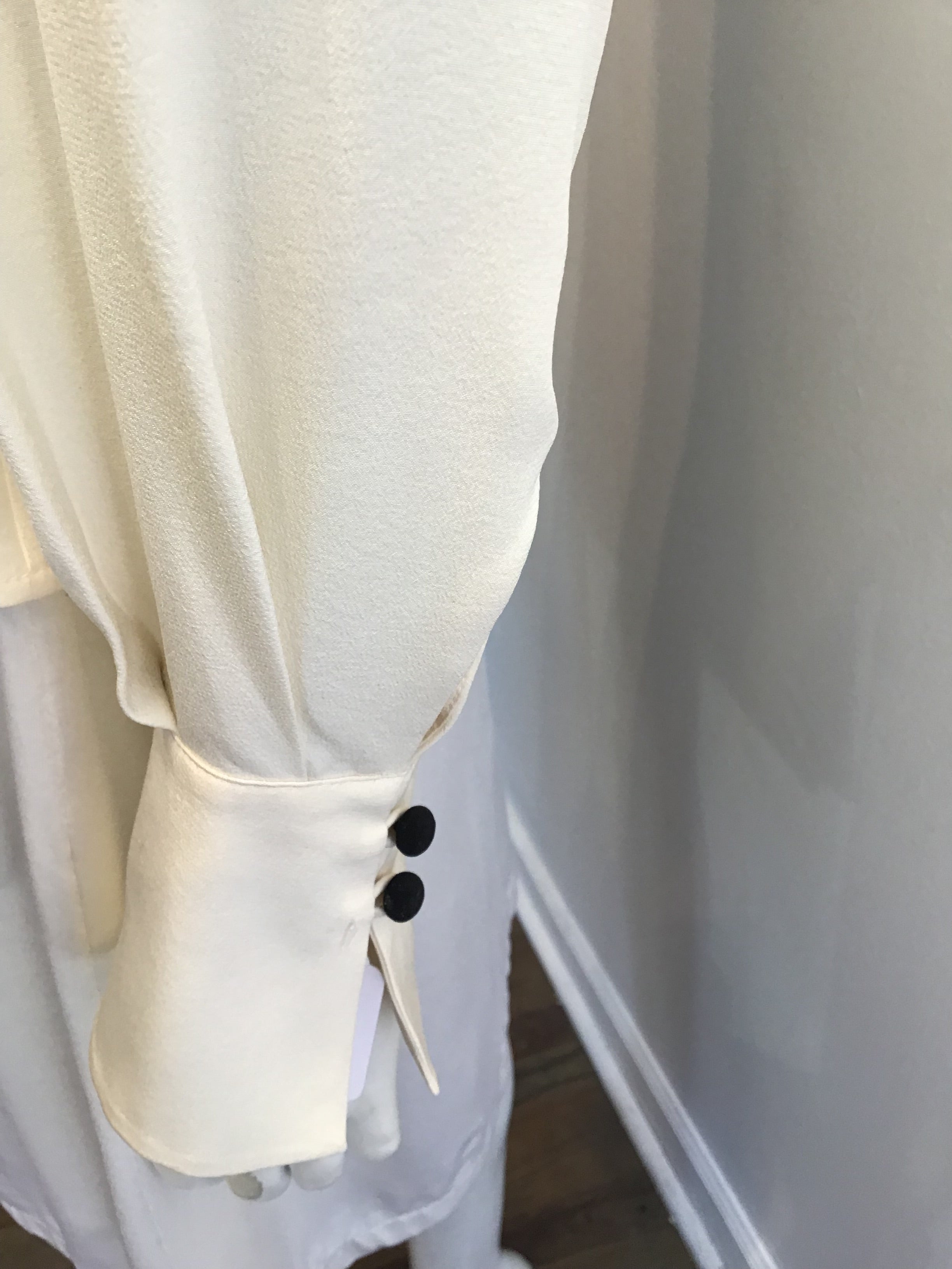 1990’s Silk Andrienne Vittadini Cream Blouse Size 4