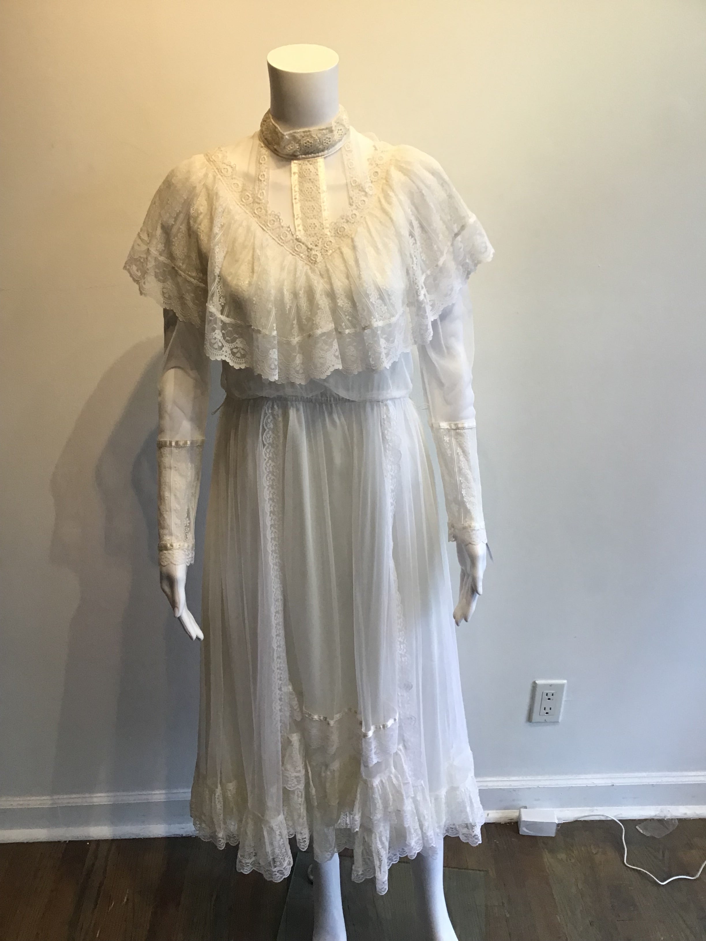 1980’s Gunne Sax White Polyester Net and Lace Wedding Dress Size 8