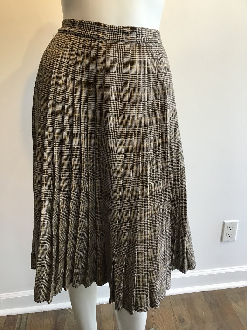 1960’s Wool Plaid Kilt Skirt Size 8