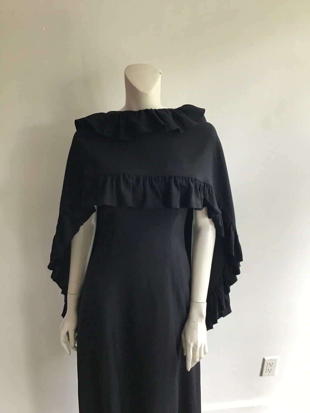 Late 1930s Silk Crepe Gown with Matching Cape Size 8