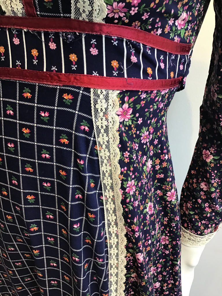1970s Gunne Sax Blue and Pink Floral Cotton Prairie Dress Size 4