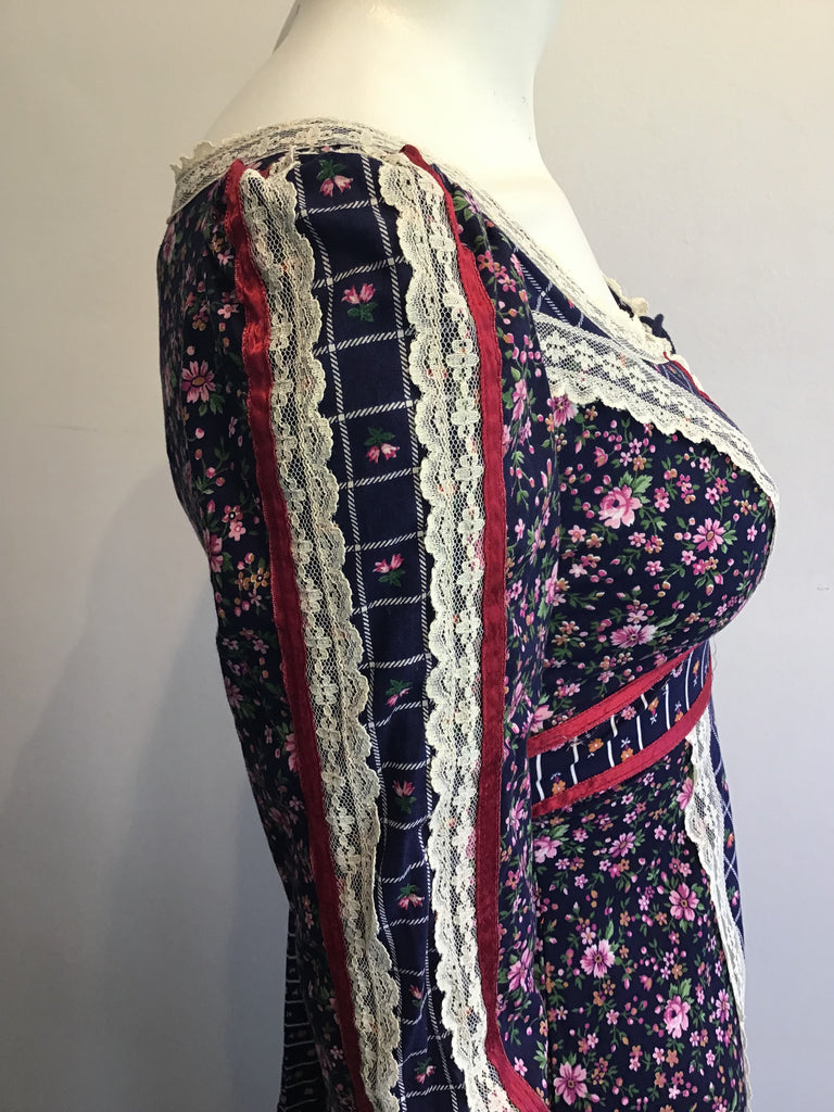 1970s Gunne Sax Blue and Pink Floral Cotton Prairie Dress Size 4