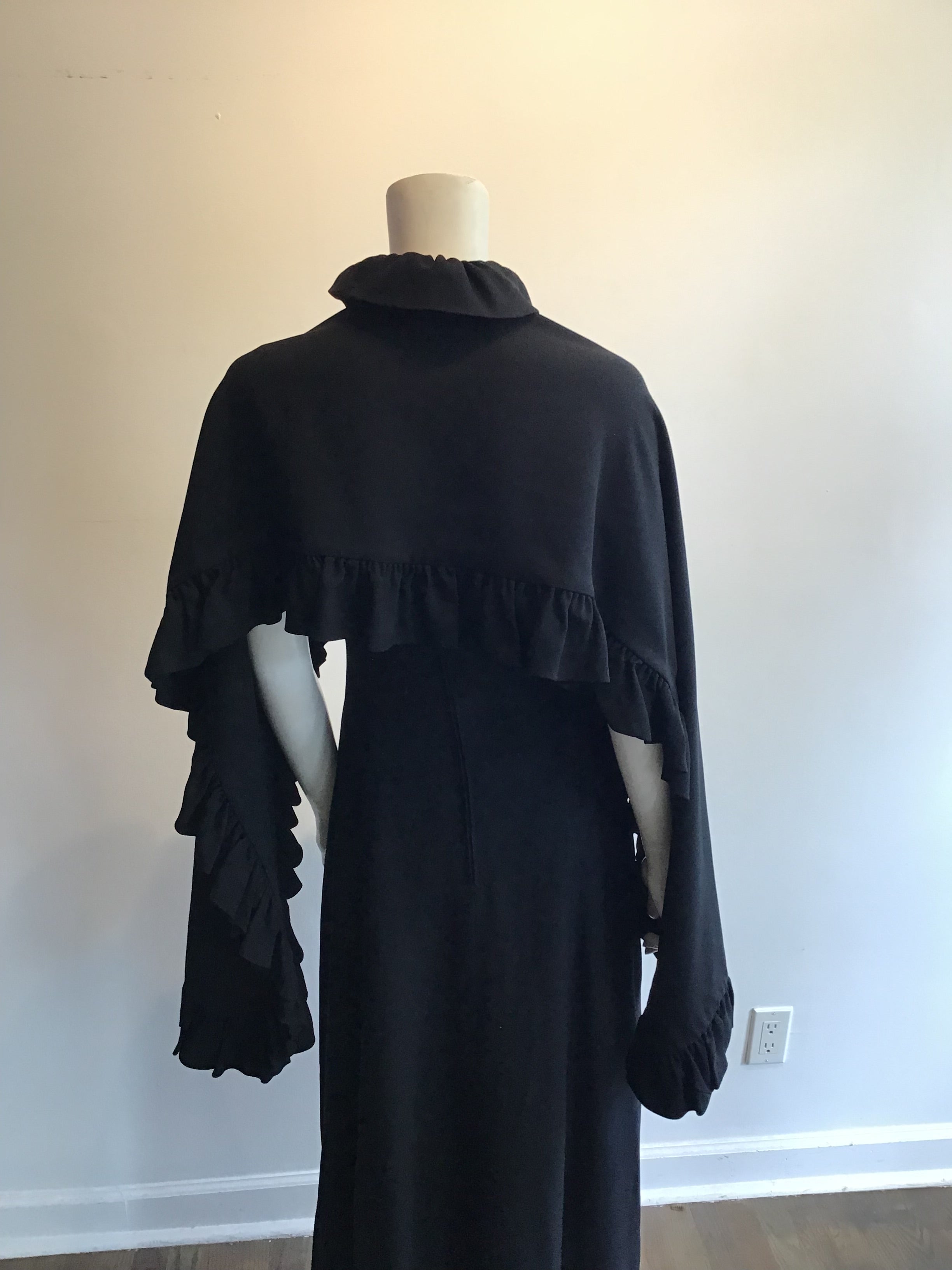 Late 1930s Silk Crepe Gown with Matching Cape Size 8