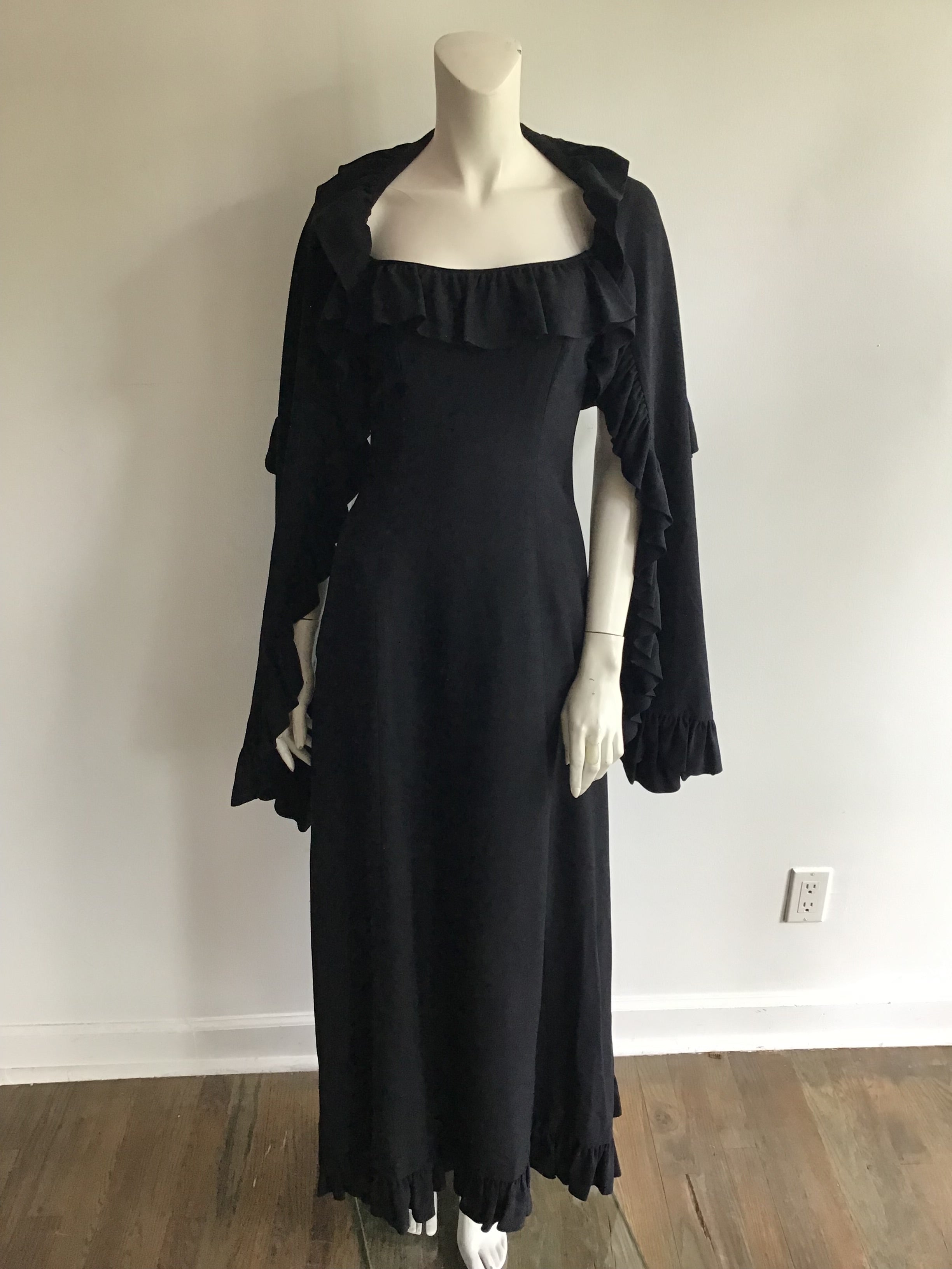 Late 1930s Silk Crepe Gown with Matching Cape Size 8