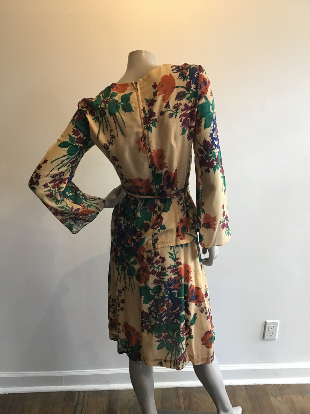 1970's St Williams  by Kay Unger 2 piece floral ensemble